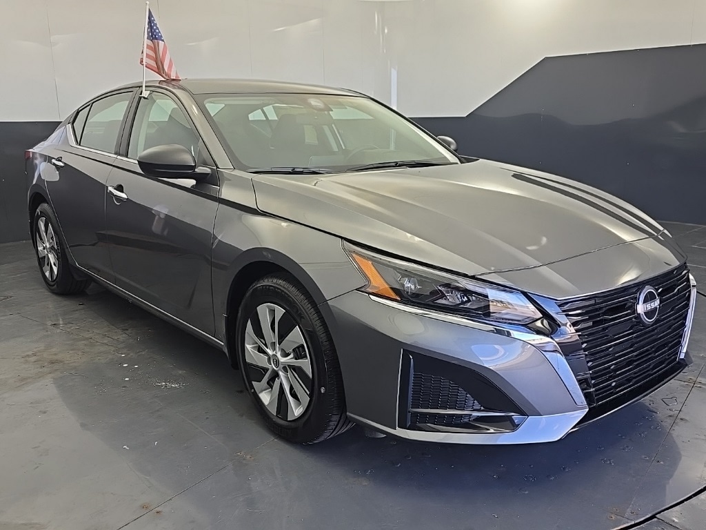 2025 Nissan Altima S's photo