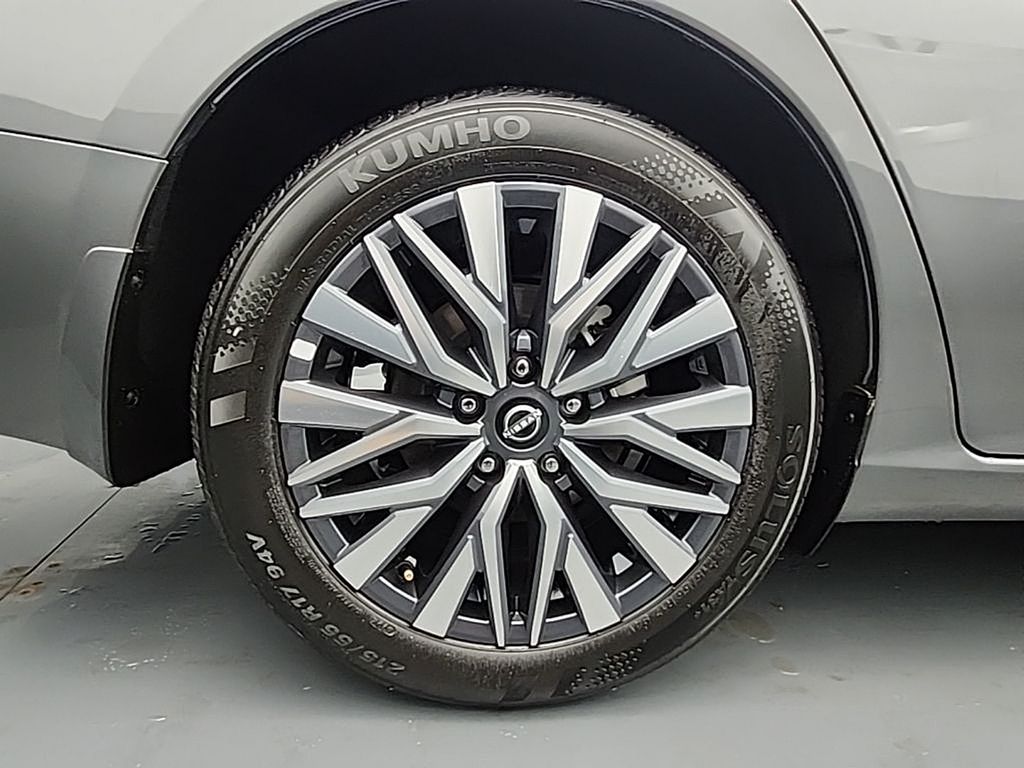 2025 Nissan Altima SV - Photo 13