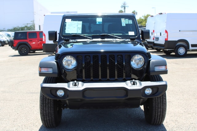 Used 2020 Jeep Gladiator Sport with VIN 1C6HJTAG8LL164376 for sale in Huntington Beach, CA