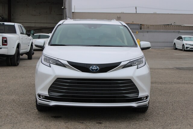 Used 2024 Toyota Sienna Limited with VIN 5TDZSKFC2RS127079 for sale in Huntington Beach, CA