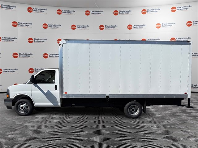 2025 Gmc Savana Cutaway 3500 photo 2