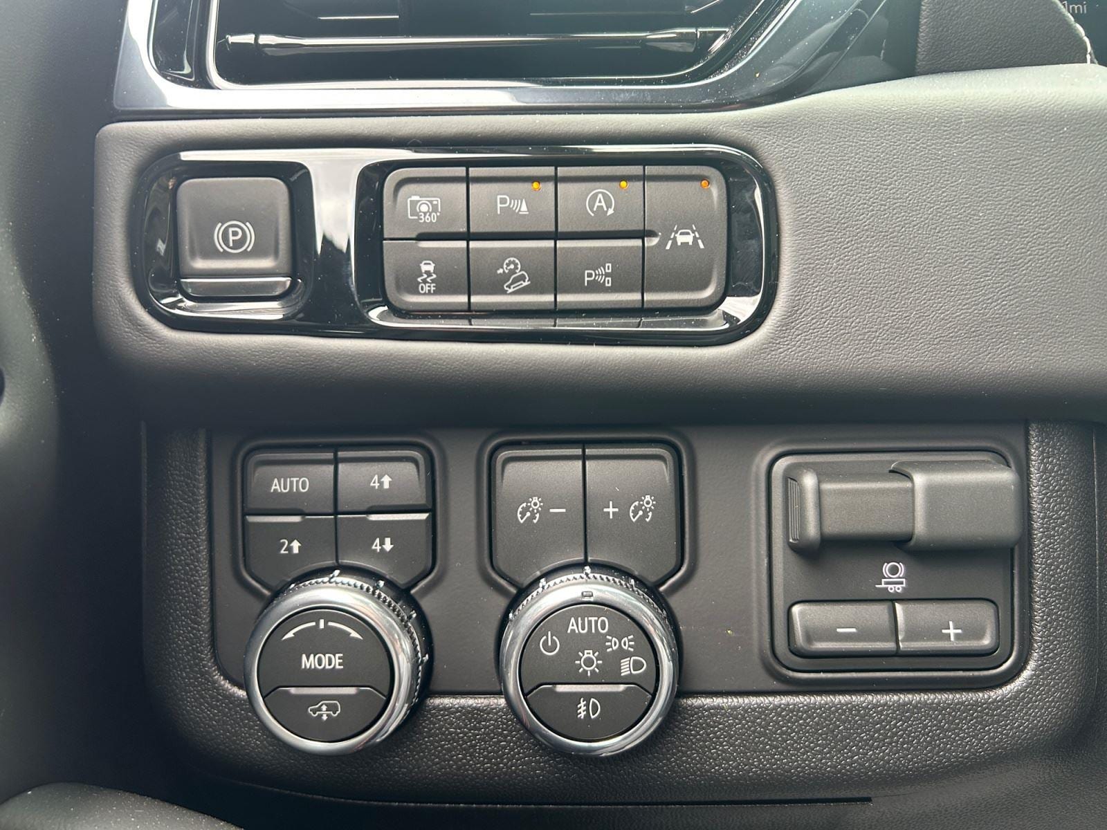 2026 GMC Yukon XL AT4 Ultimate - Photo 24