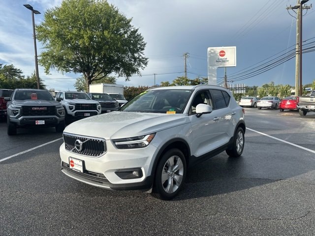 2022 Volvo XC40 Momentum