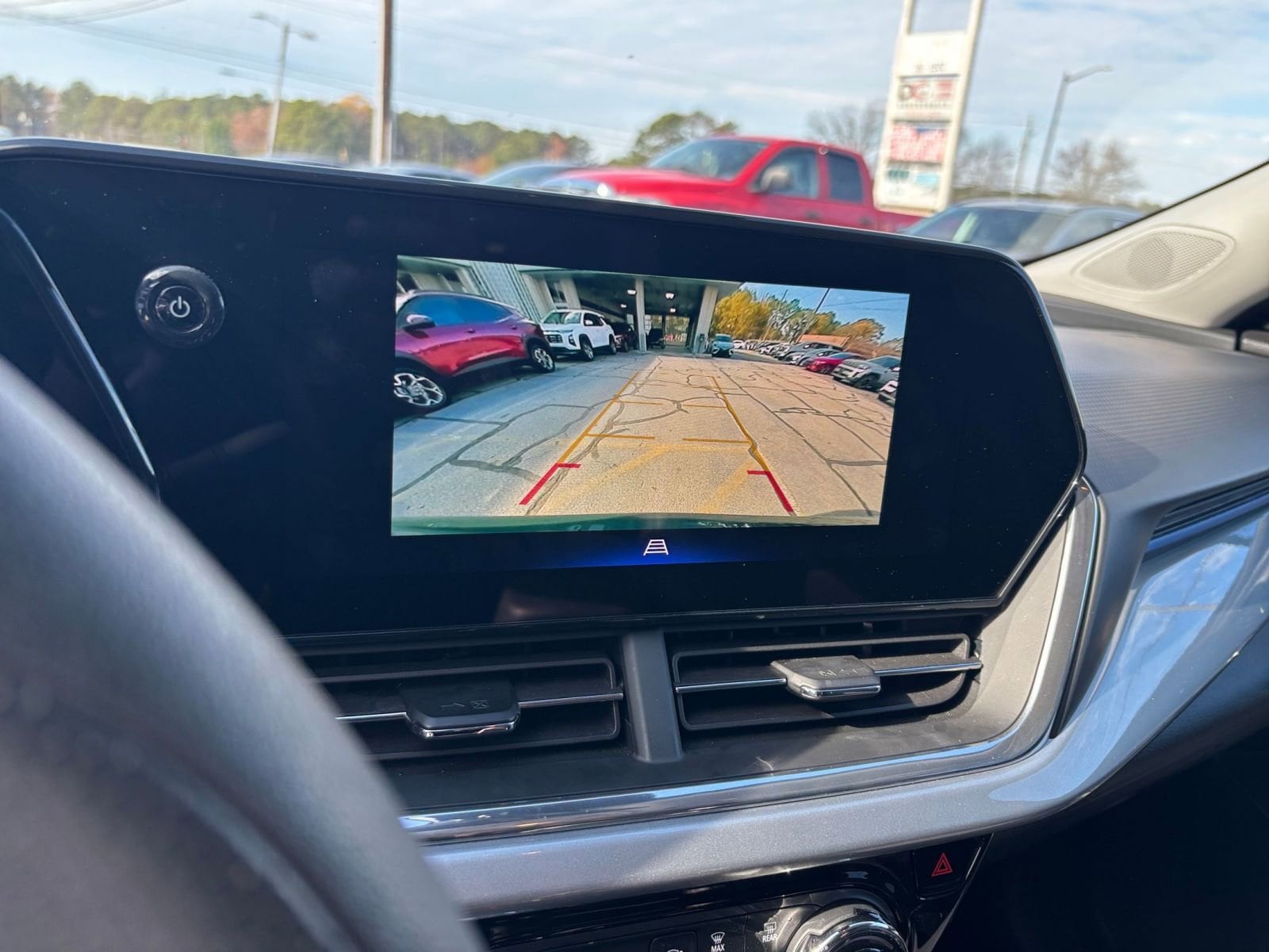 Thumbnail: 2025 Chevrolet Trax - 17