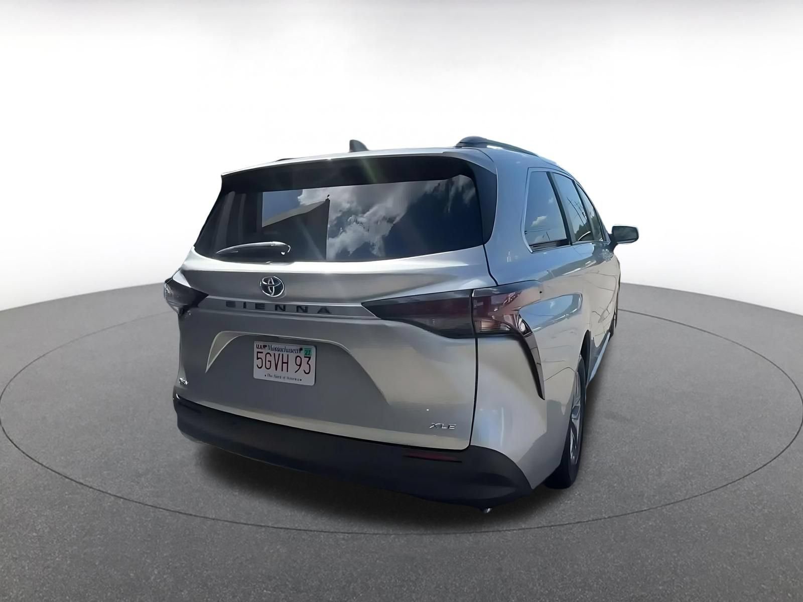 Thumbnail: 2025 Toyota Sienna - 13