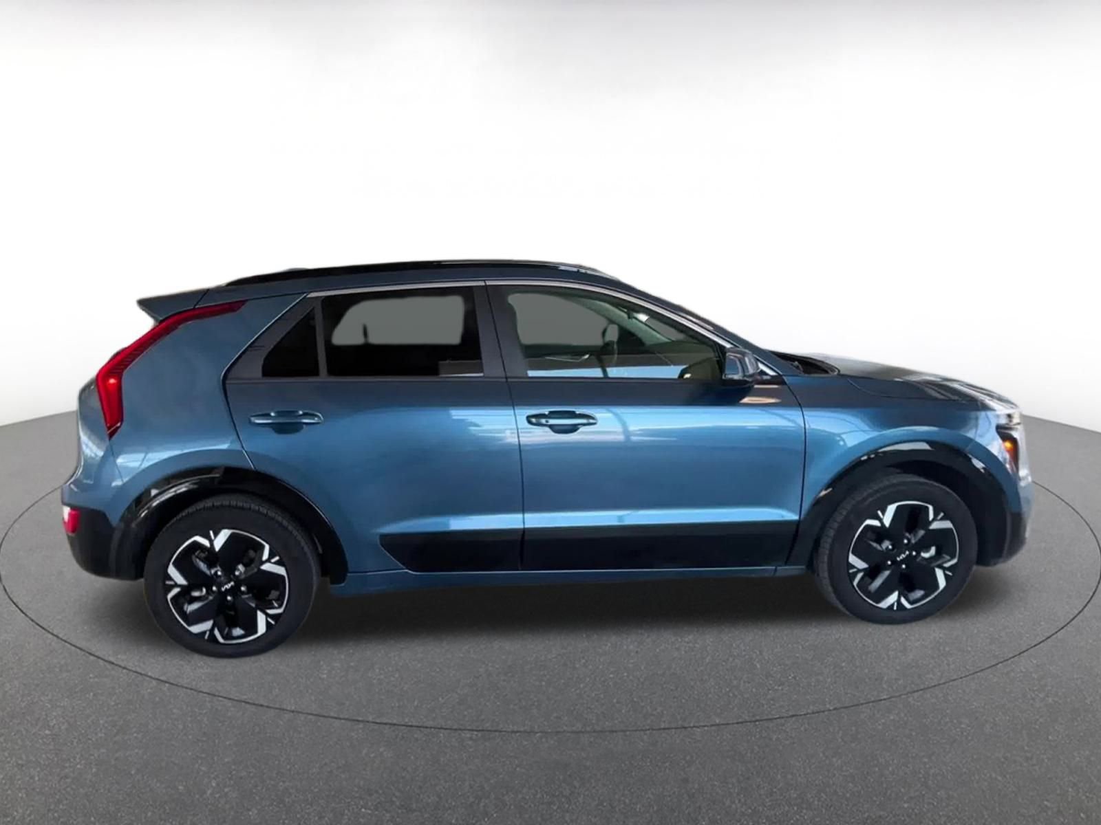 Thumbnail: 2023 Kia Niro - 16