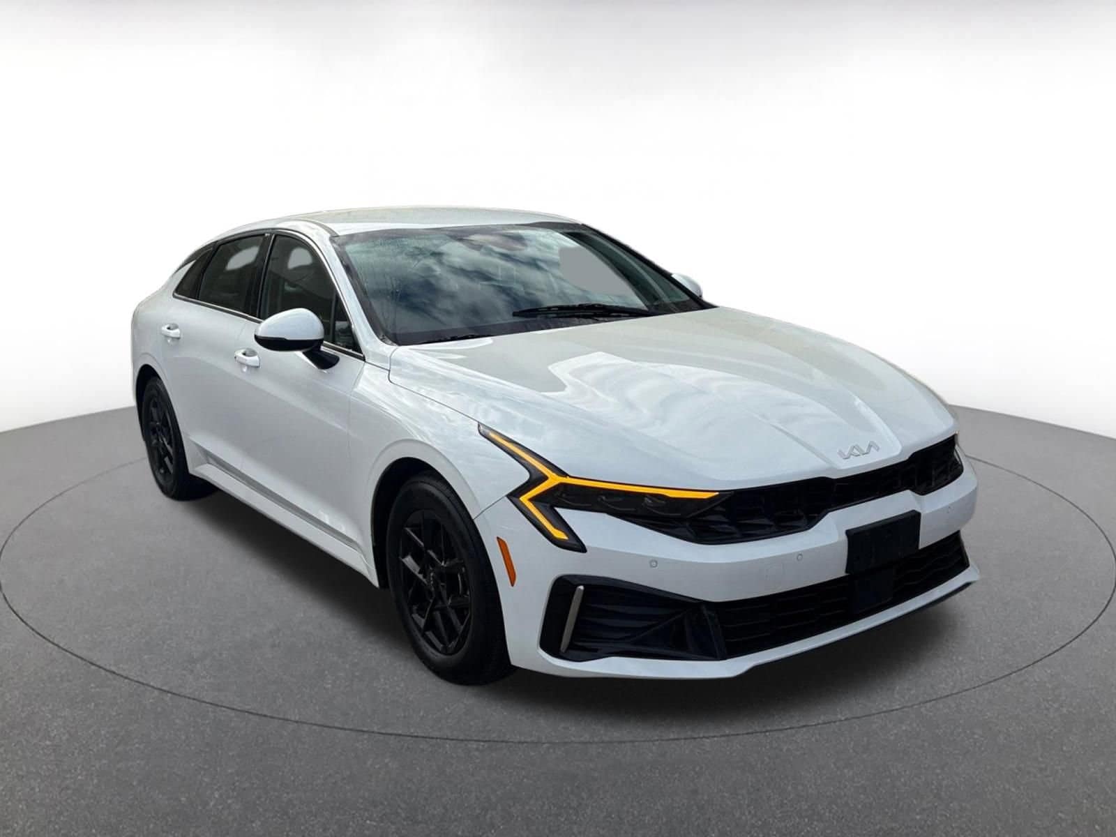 Thumbnail: 2025 Kia K5 - 1