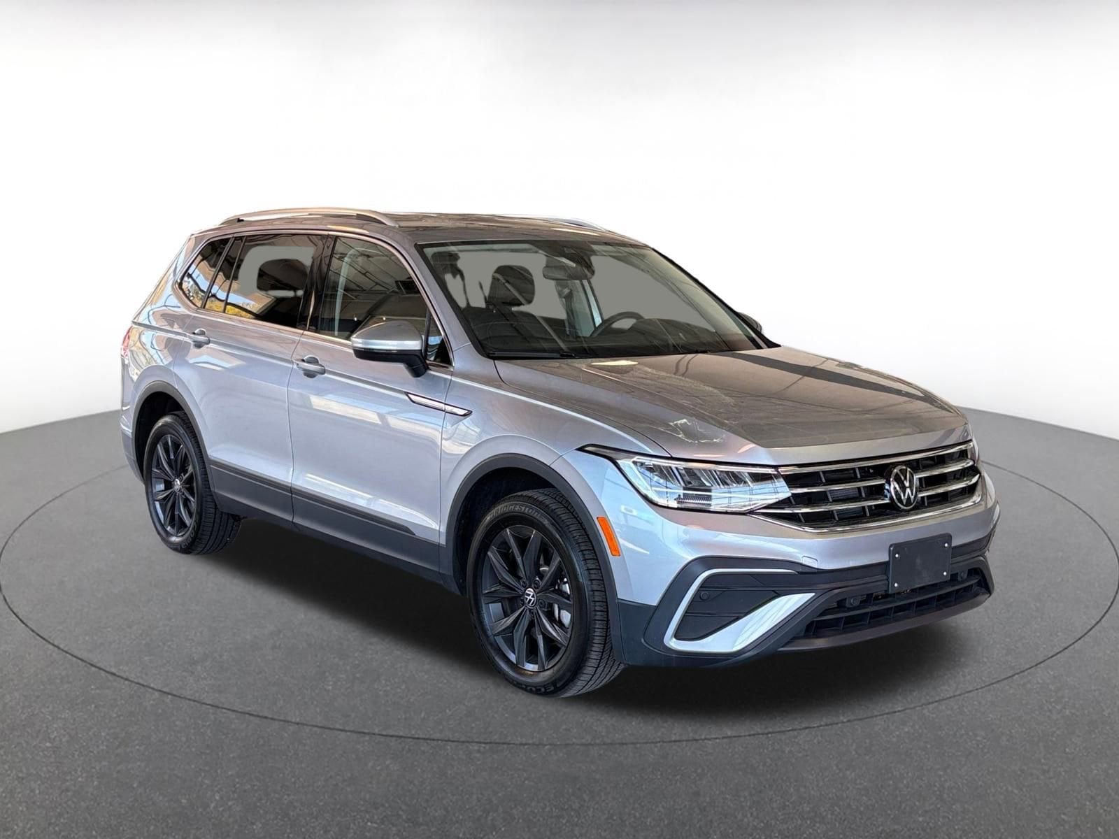 2024 Volkswagen Tiguan 2.0T Hero Image
