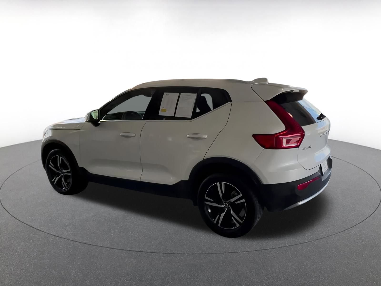 Thumbnail: 2024 Volvo XC40 - 8