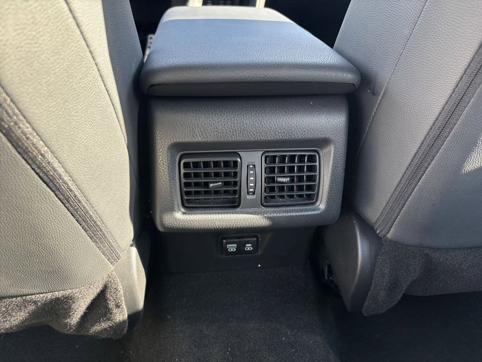 Thumbnail: 2025 Toyota Camry - 25