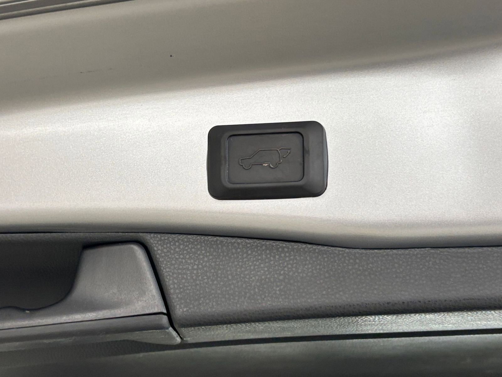 Thumbnail: 2025 Toyota RAV4 - 26