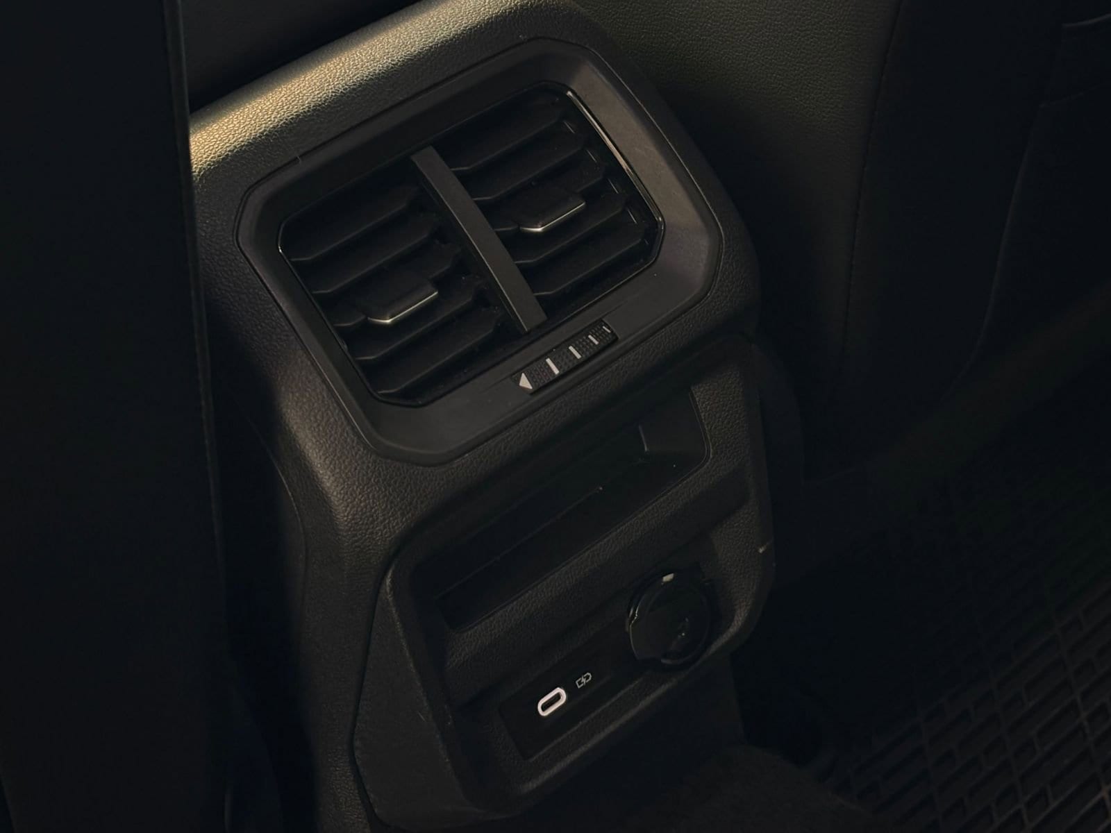 2024 Volkswagen Tiguan 2.0T 23