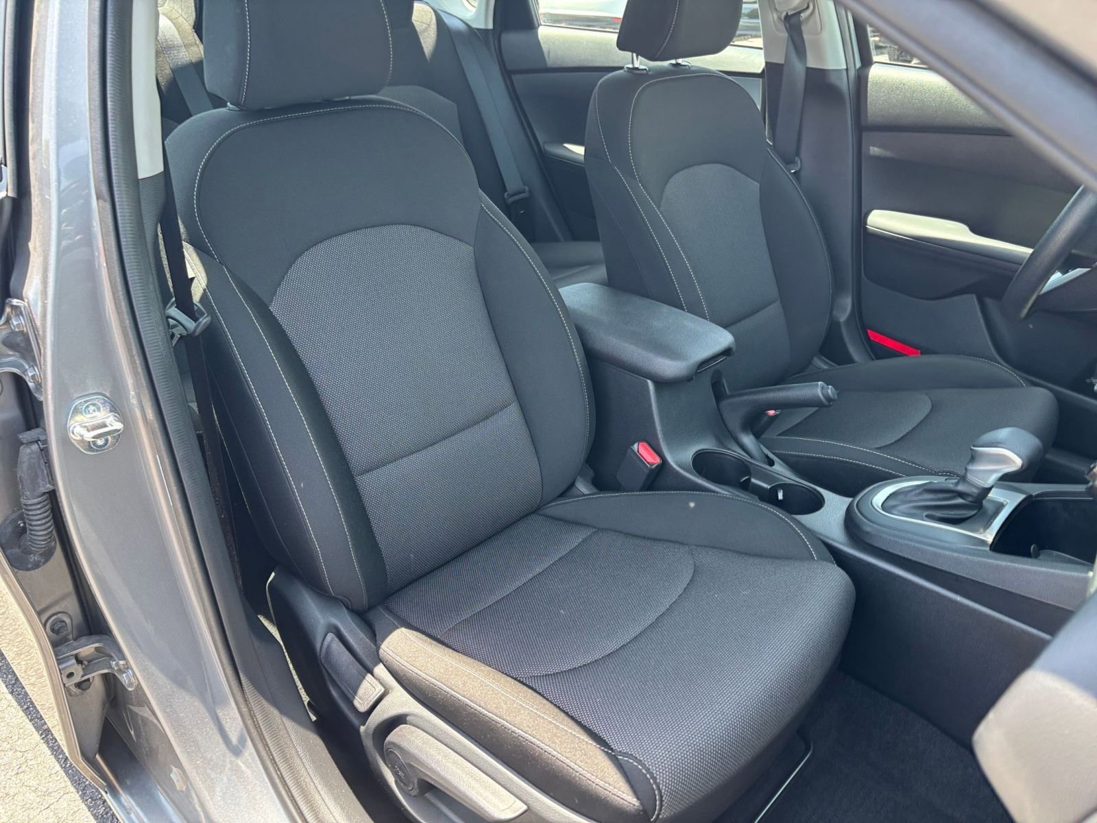 2024 Kia Forte LXS 34