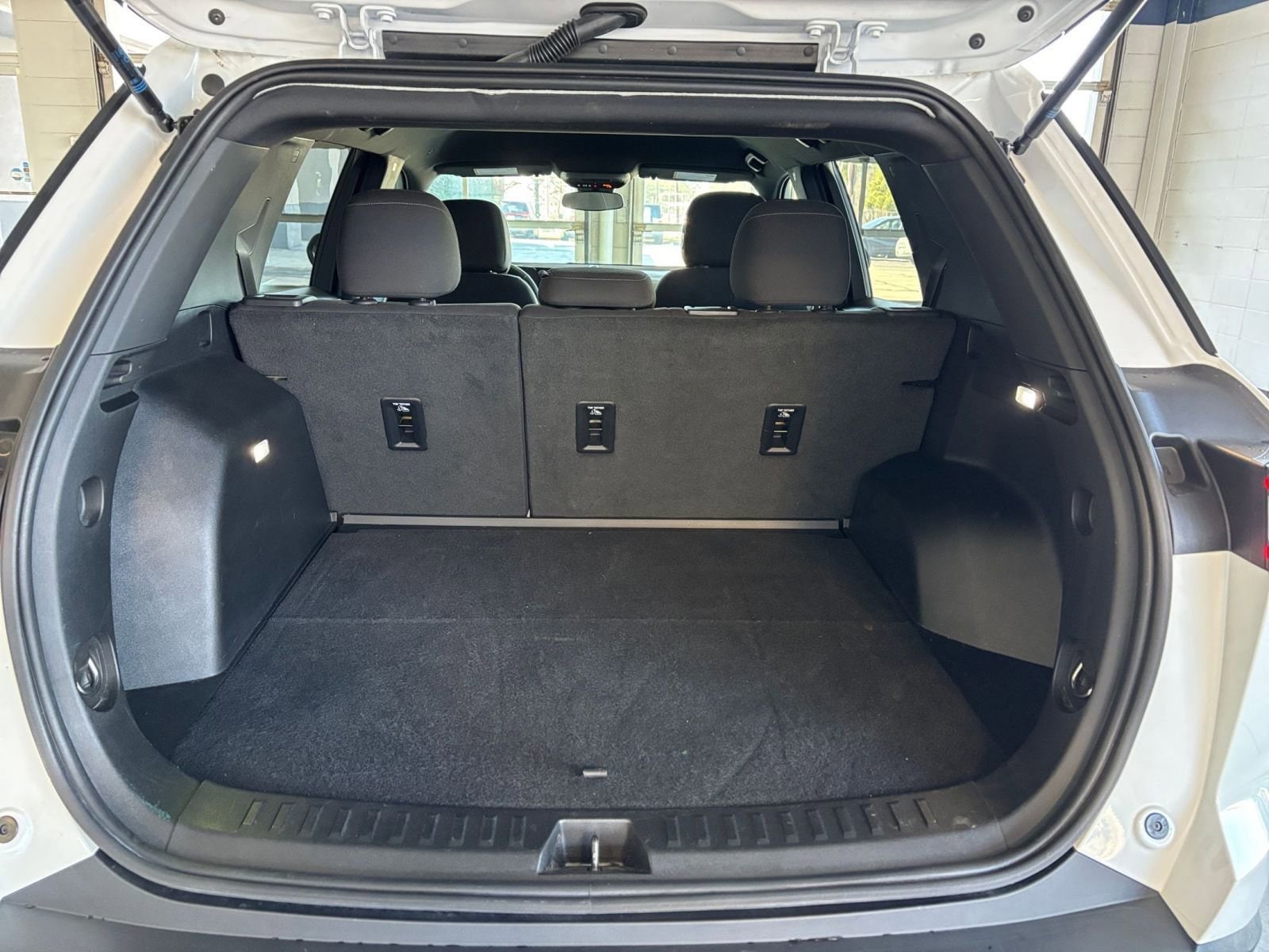 Thumbnail: 2025 Chevrolet Equinox - 32