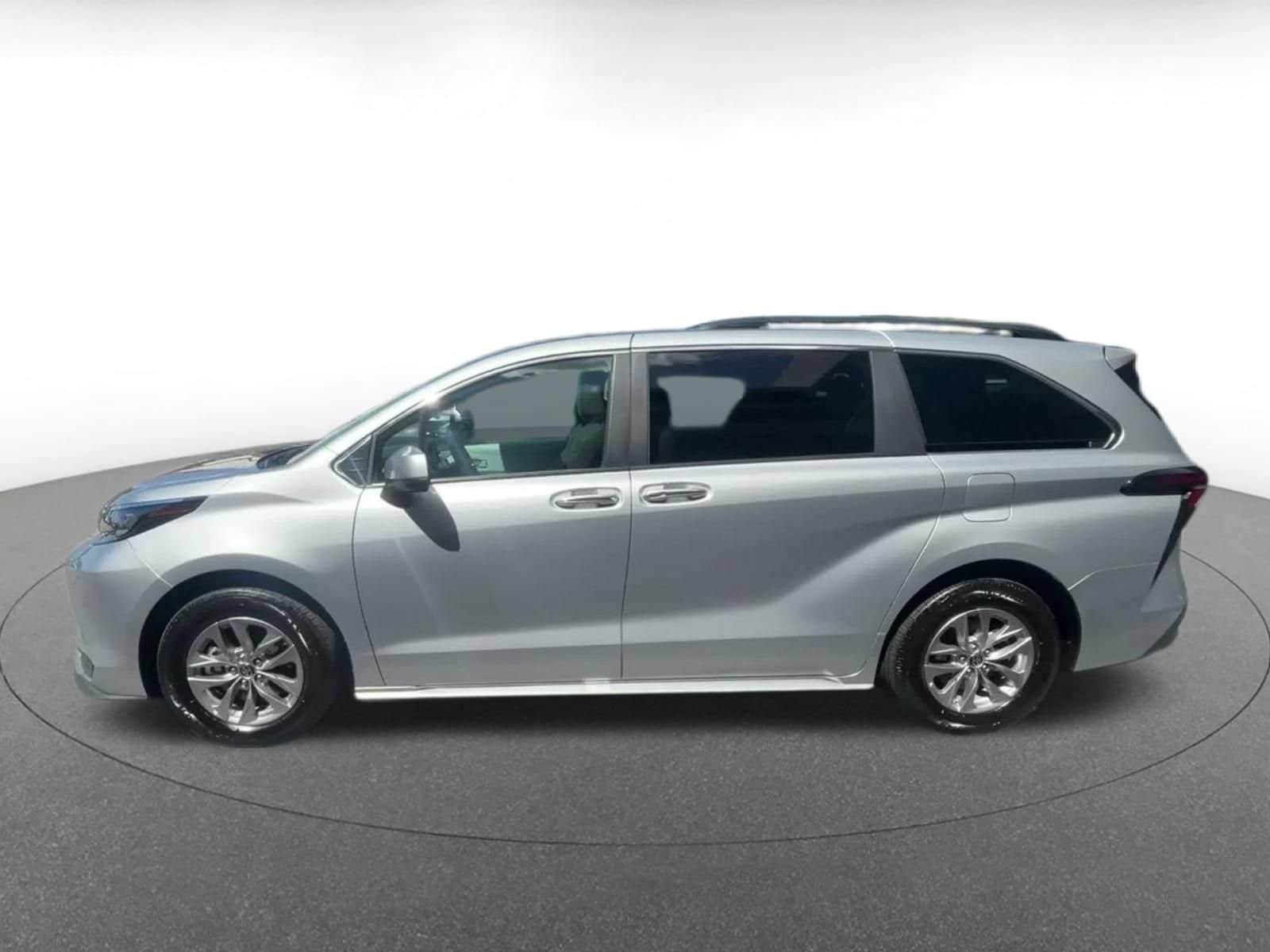 Thumbnail: 2025 Toyota Sienna - 8