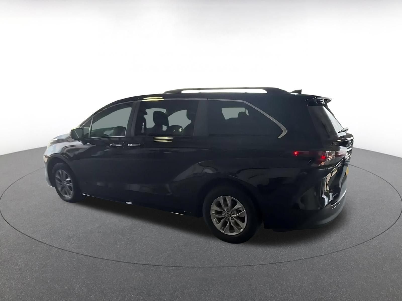 Thumbnail: 2025 Toyota Sienna - 9