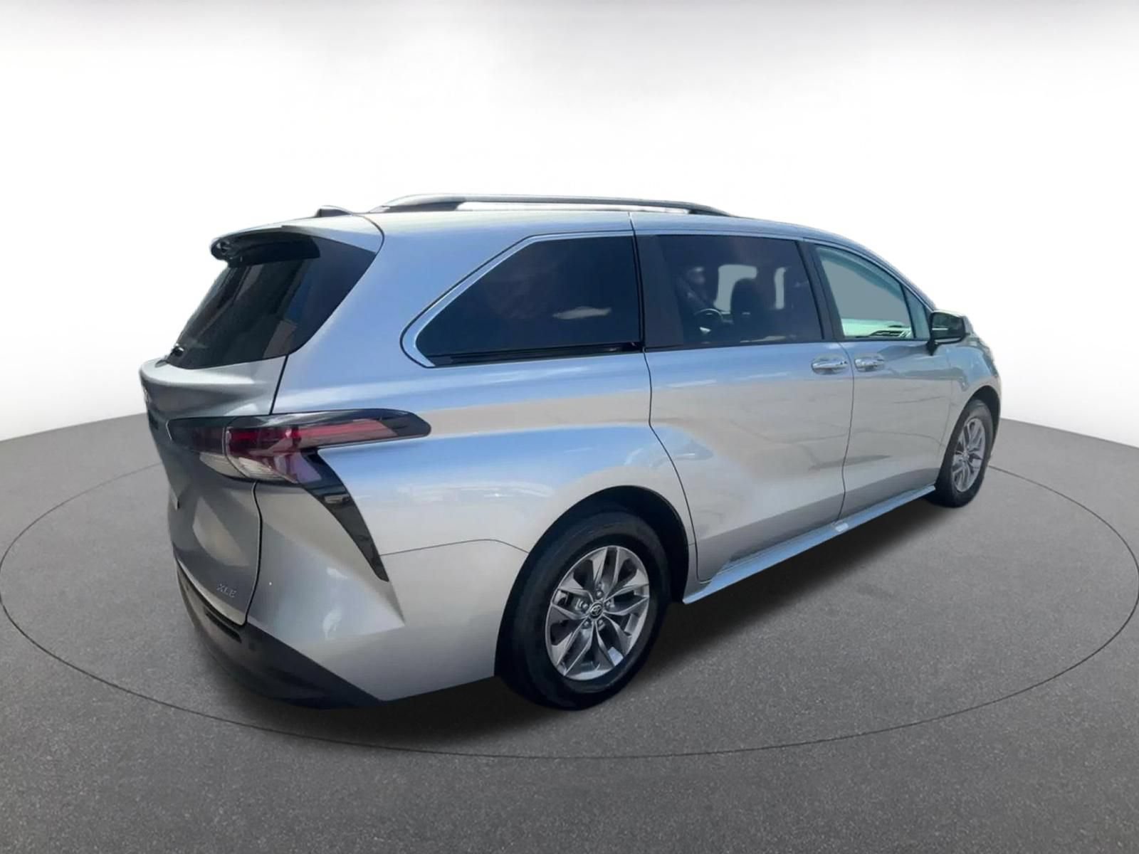 Thumbnail: 2025 Toyota Sienna - 14