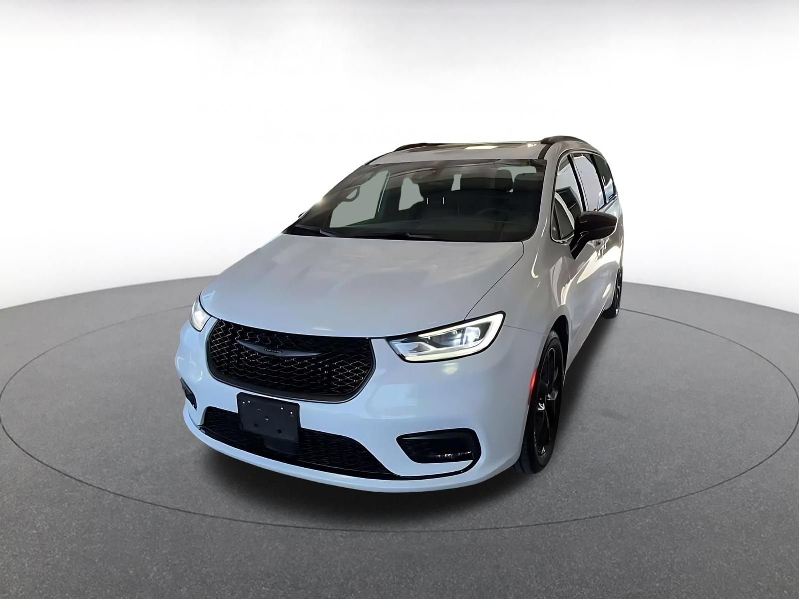 Thumbnail: 2025 Chrysler Pacifica - 6