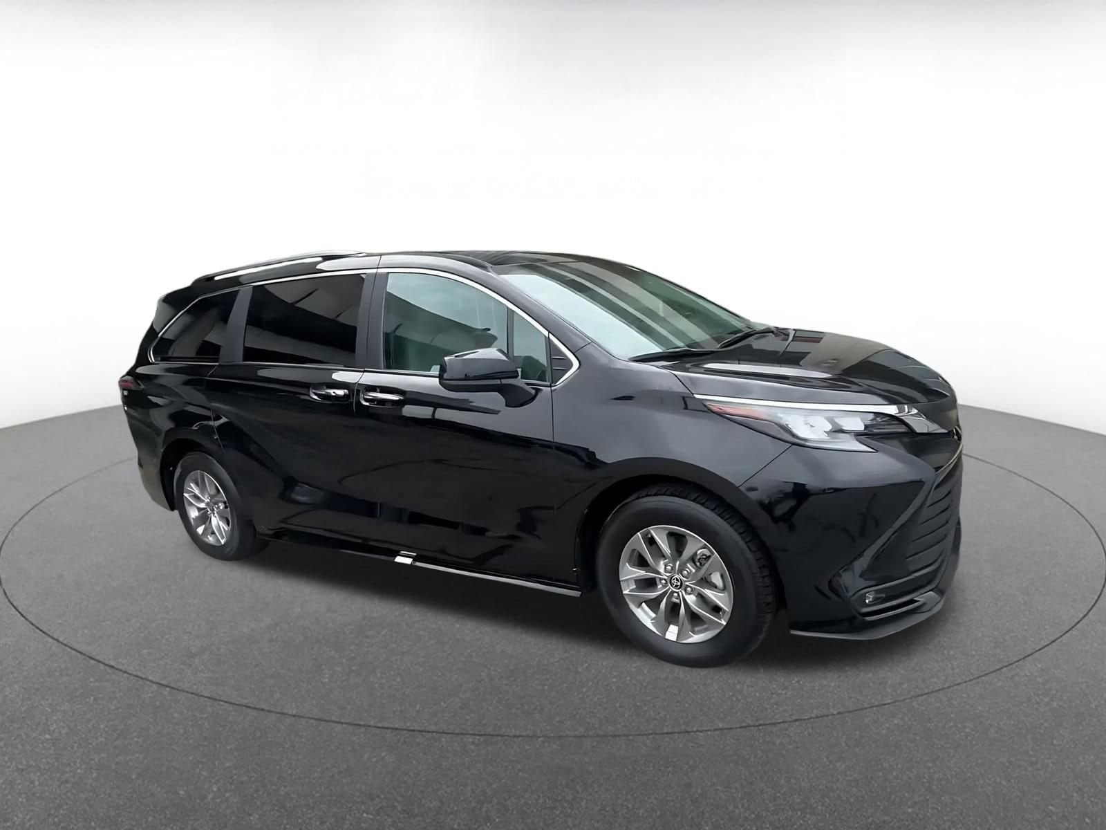 Thumbnail: 2025 Toyota Sienna - 2