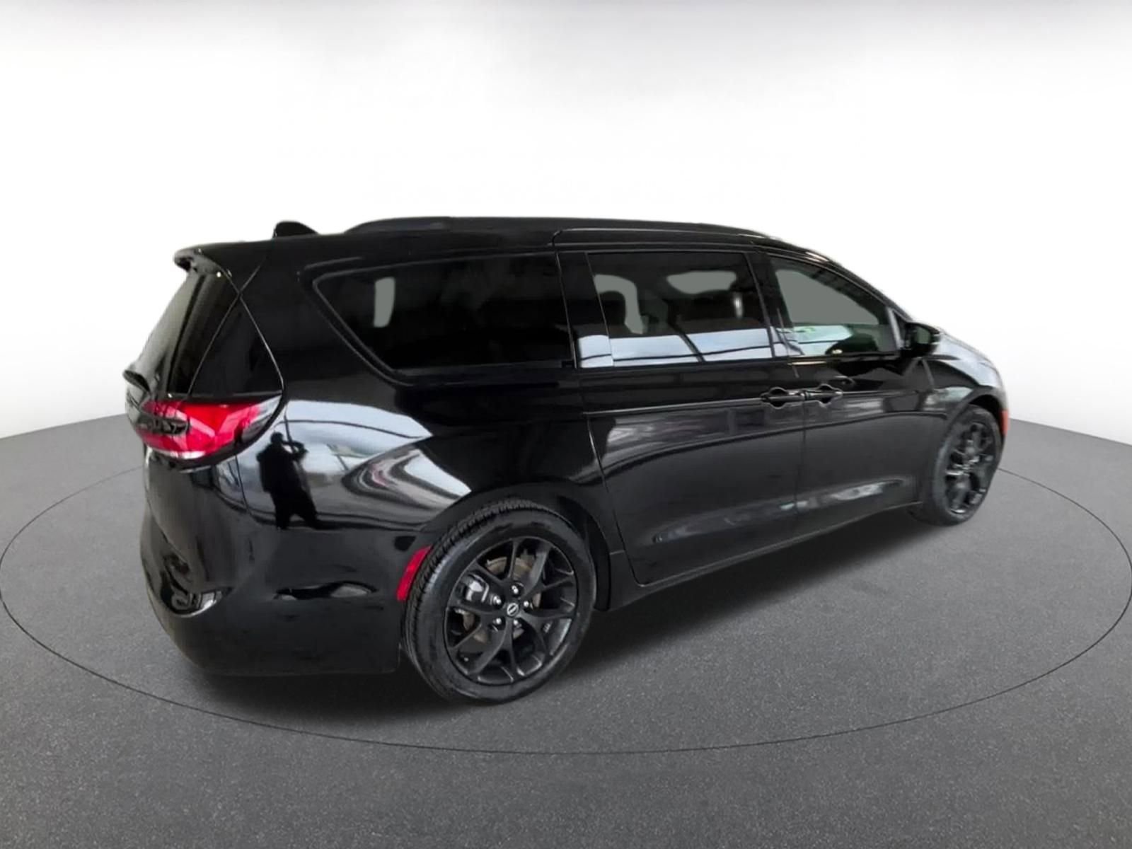 Thumbnail: 2025 Chrysler Pacifica - 15