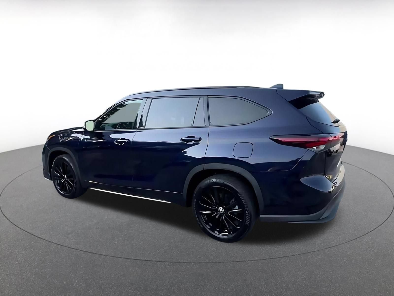 Thumbnail: 2025 Toyota Highlander - 9