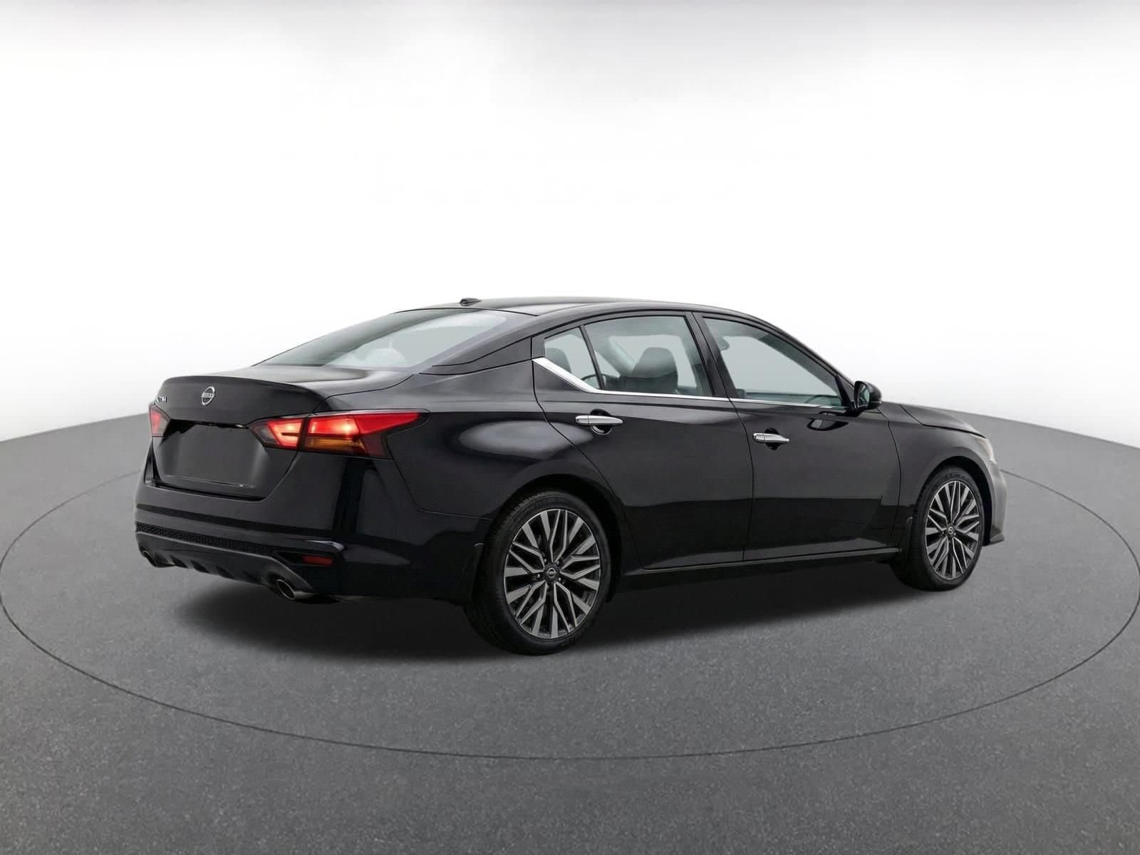 Thumbnail: 2025 Nissan Altima - 8