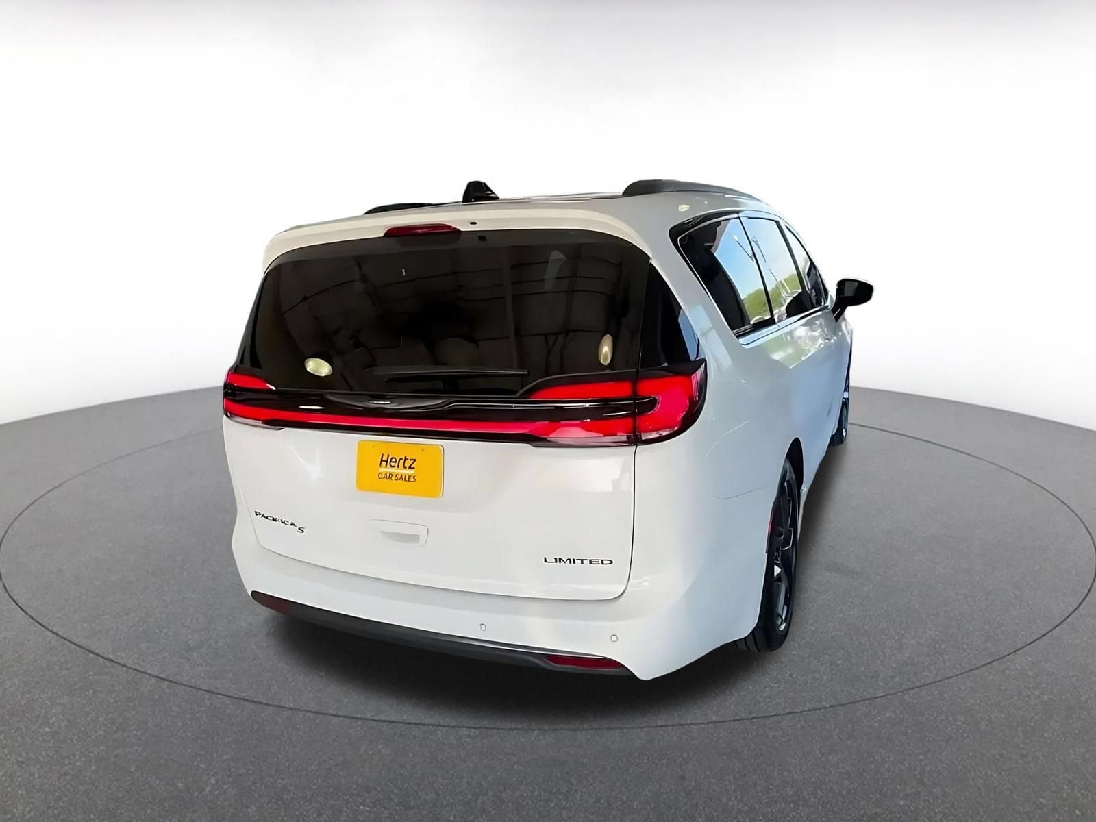 Thumbnail: 2025 Chrysler Pacifica - 15