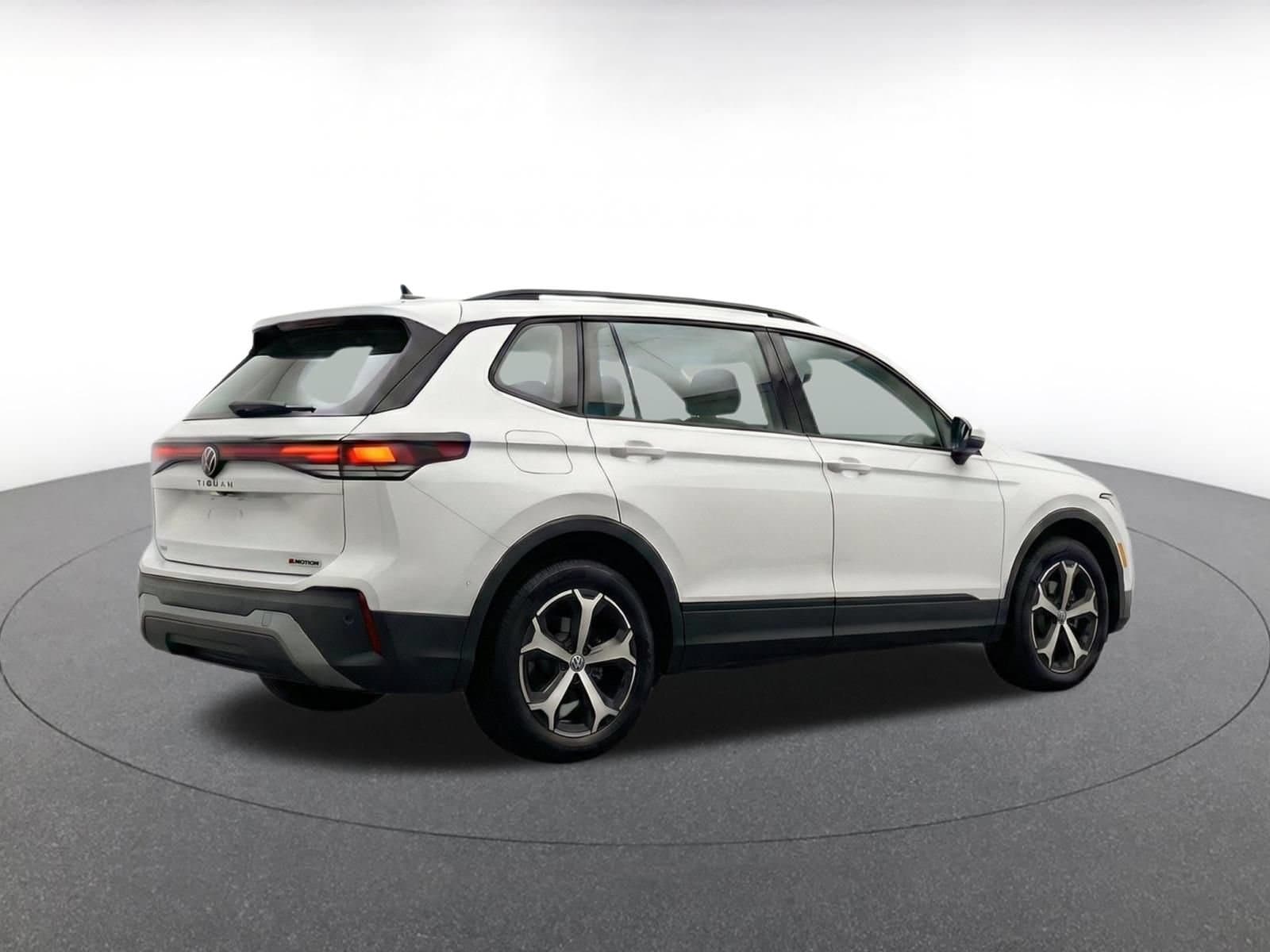 Thumbnail: 2026 Volkswagen Tiguan - 7