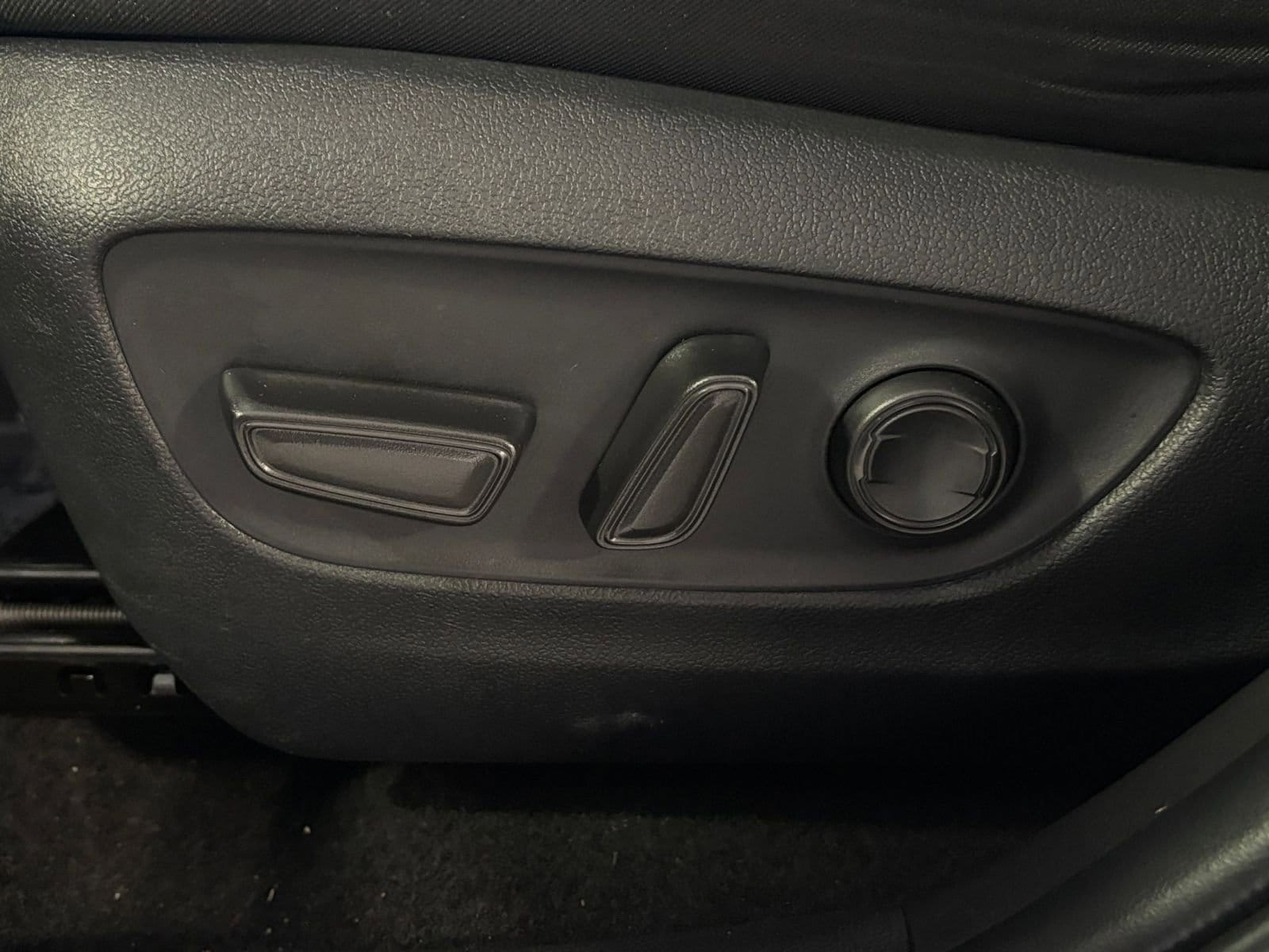 Thumbnail: 2025 Toyota RAV4 - 27