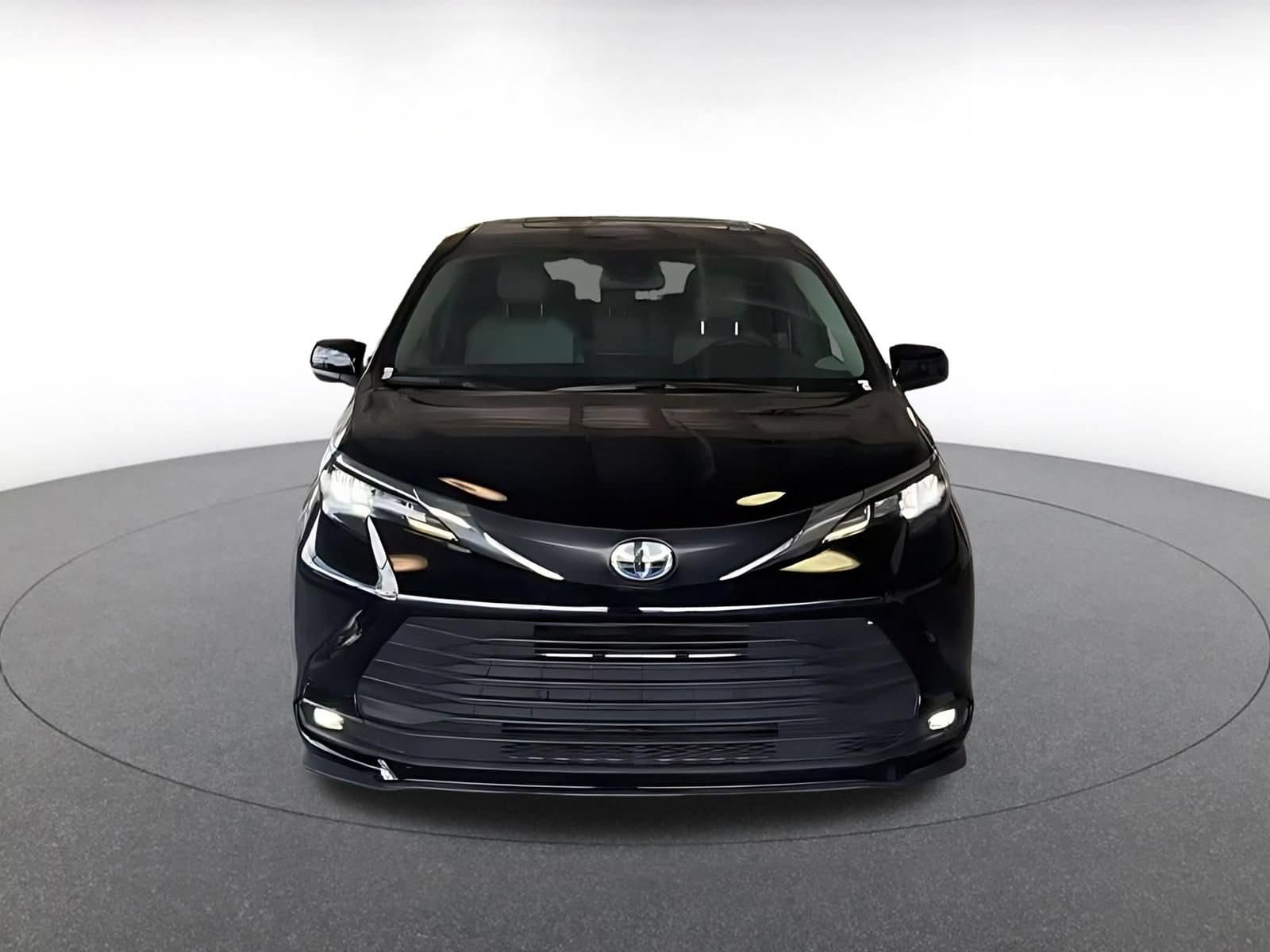 Thumbnail: 2025 Toyota Sienna - 4
