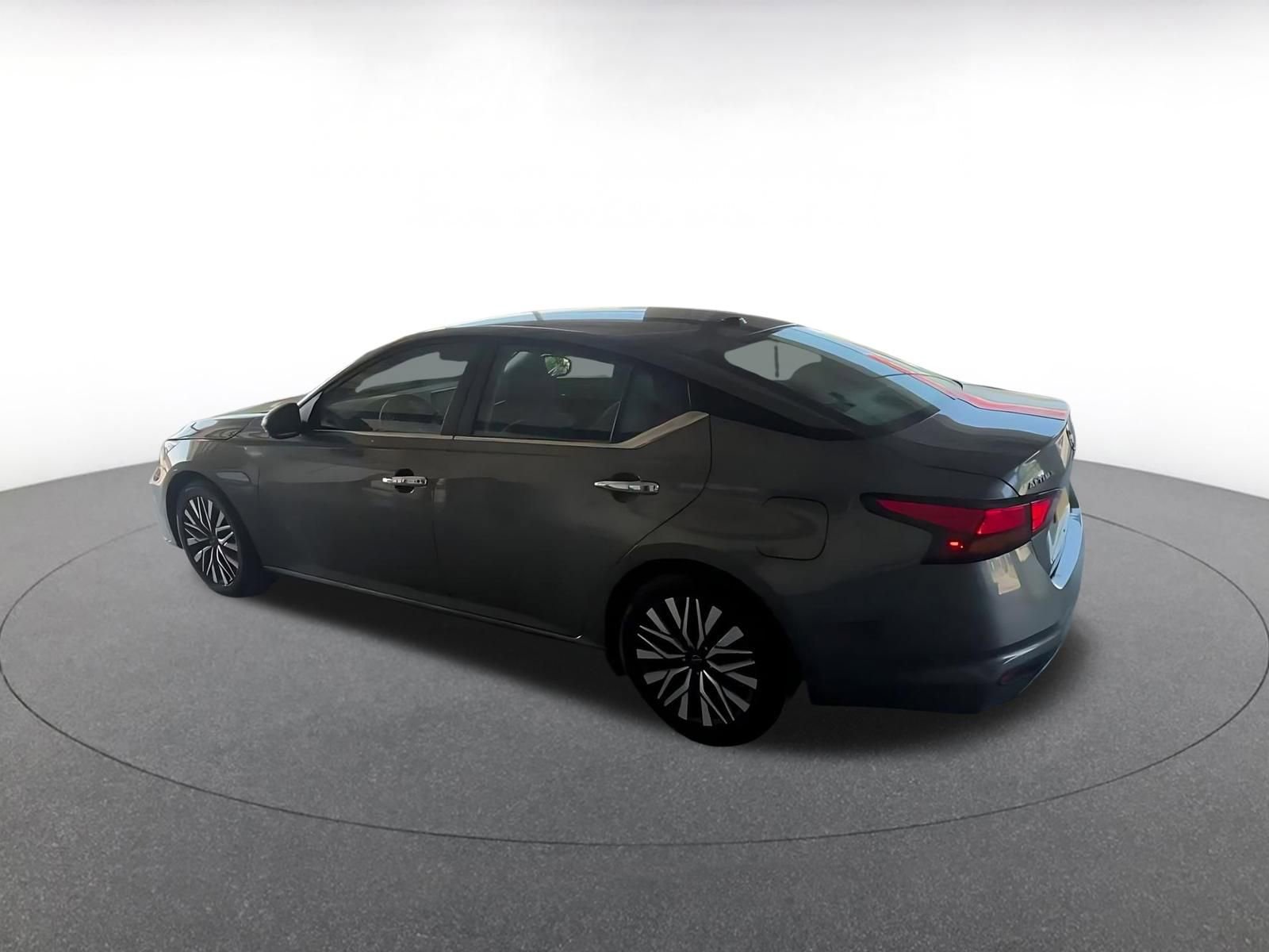 Thumbnail: 2025 Nissan Altima - 10