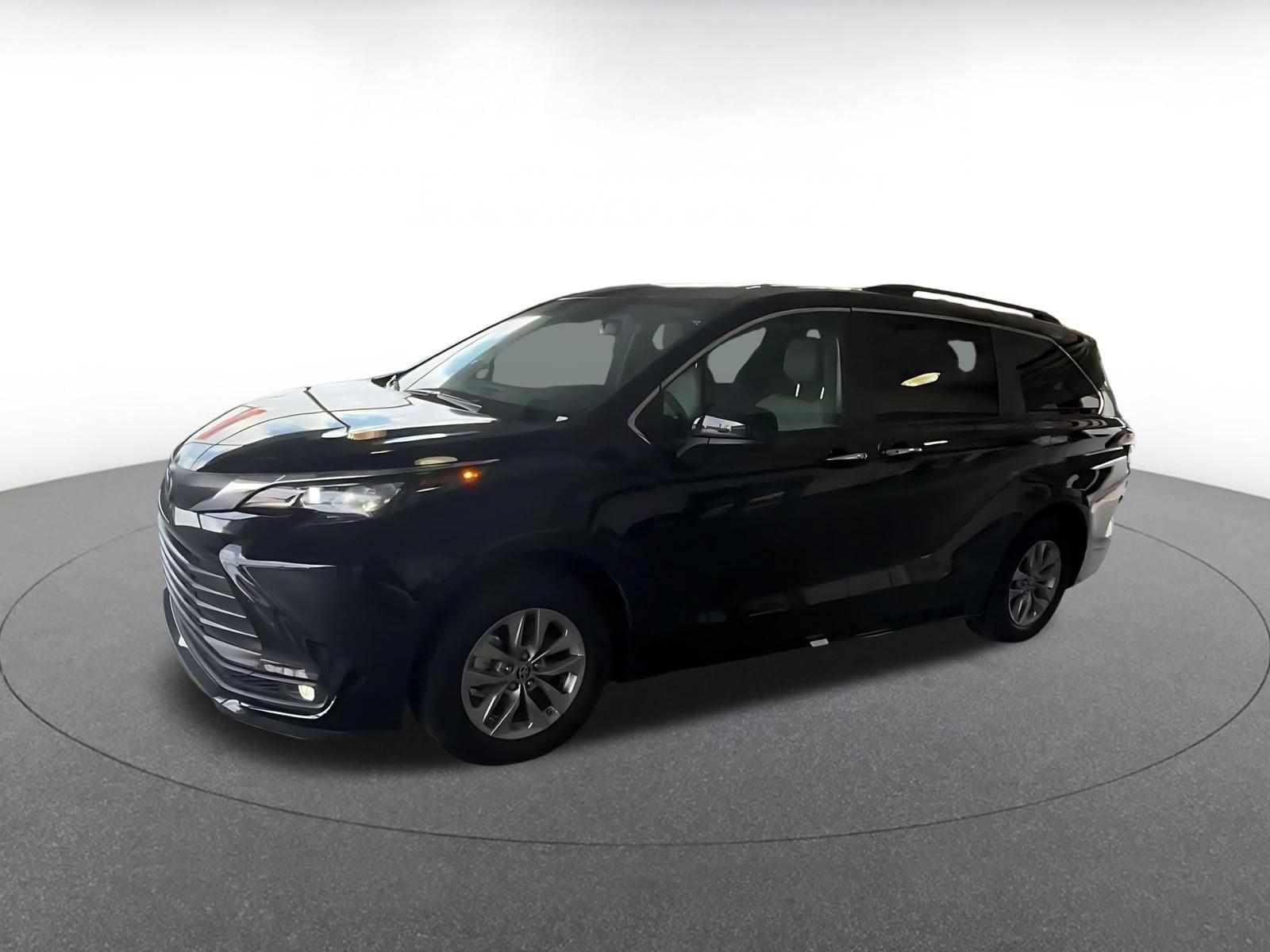 Thumbnail: 2025 Toyota Sienna - 7