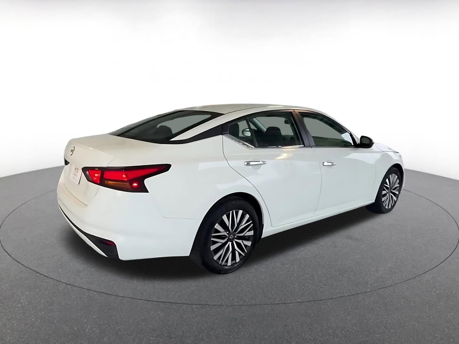 Thumbnail: 2025 Nissan Altima - 21