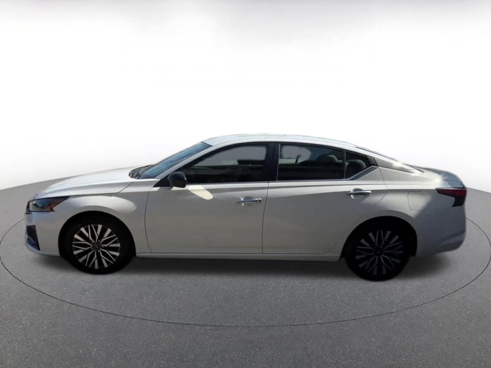 Thumbnail: 2025 Nissan Altima - 10
