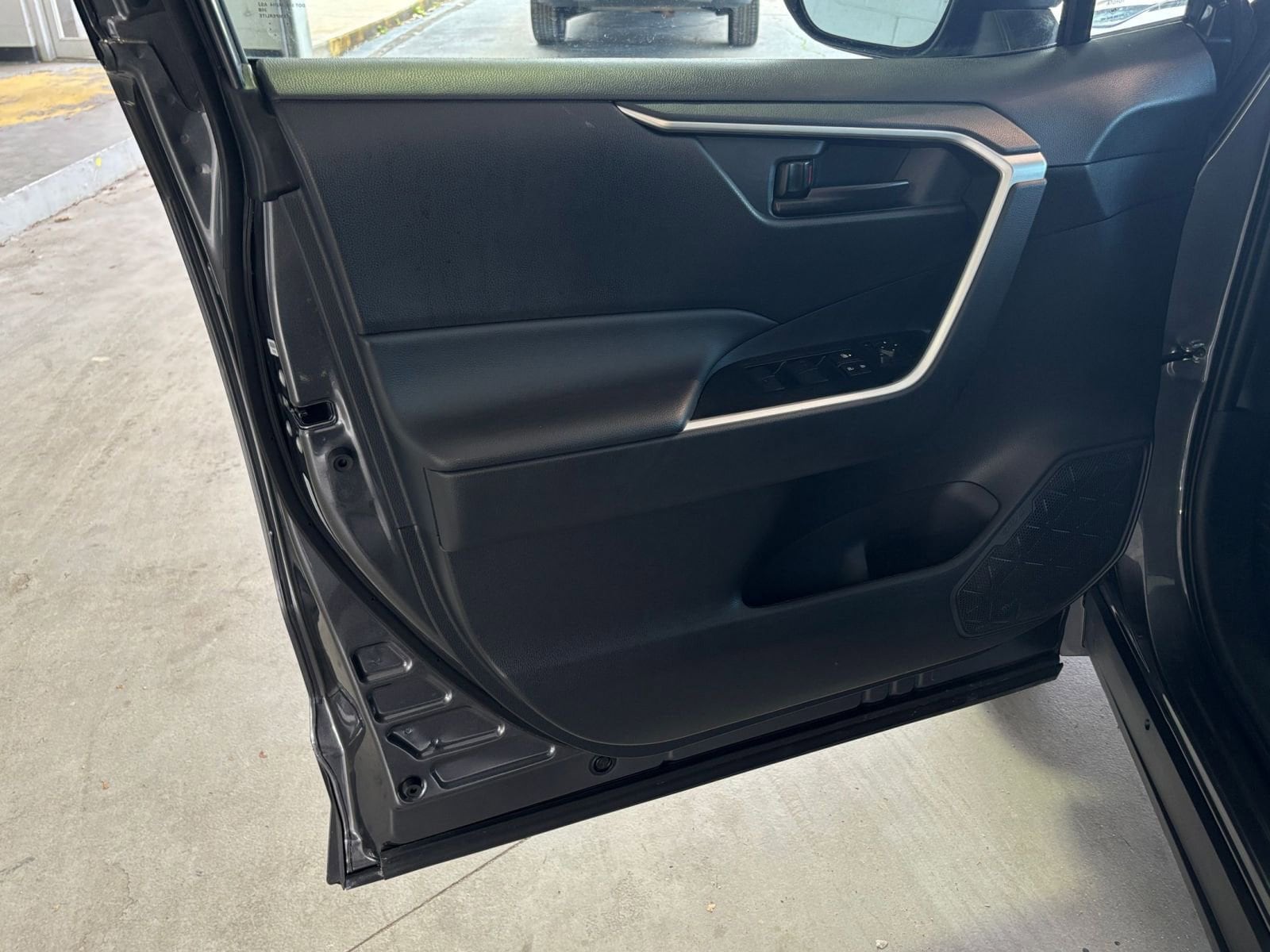 Thumbnail: 2025 Toyota RAV4 - 20