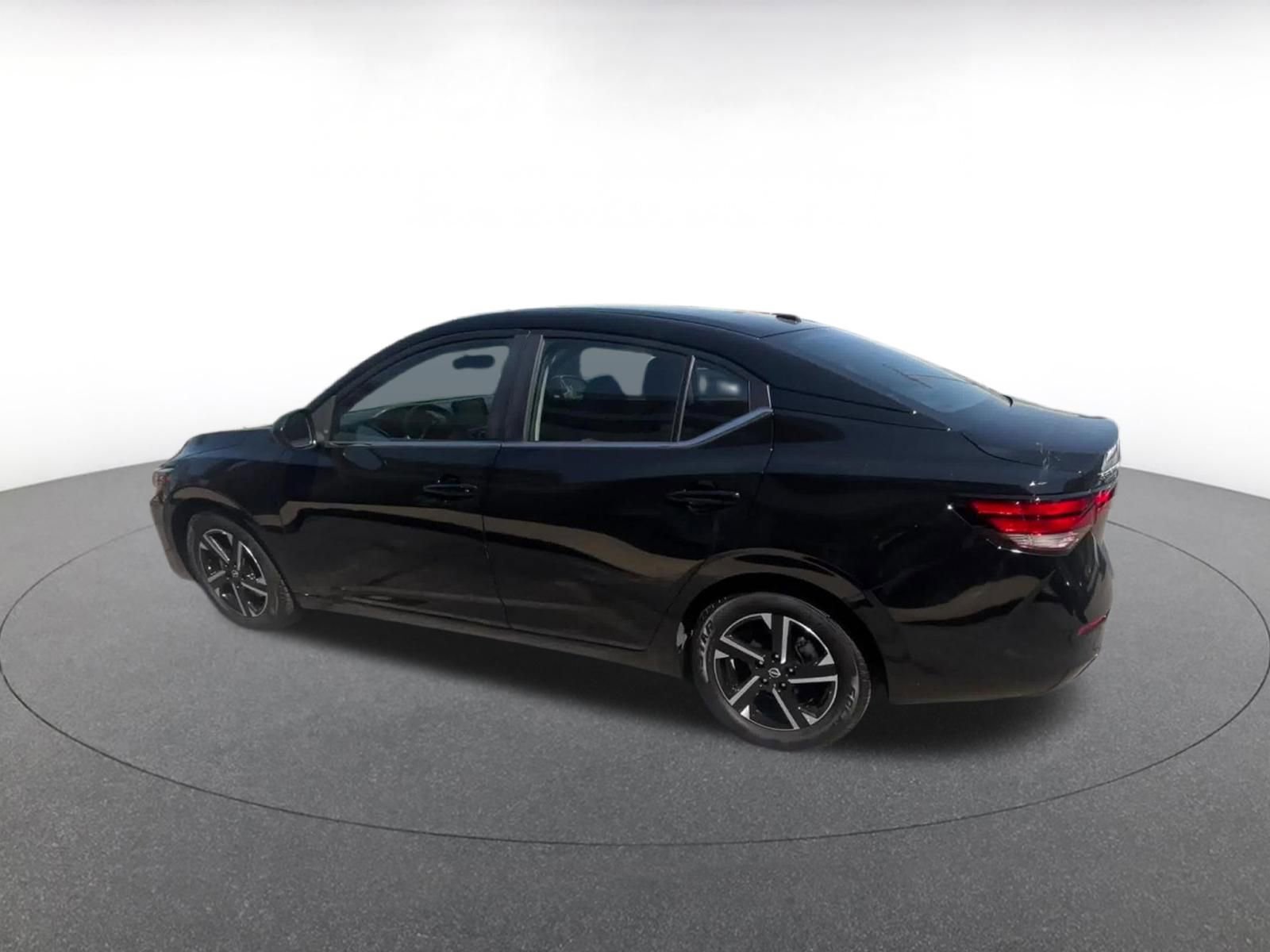 Thumbnail: 2025 Nissan Sentra - 10