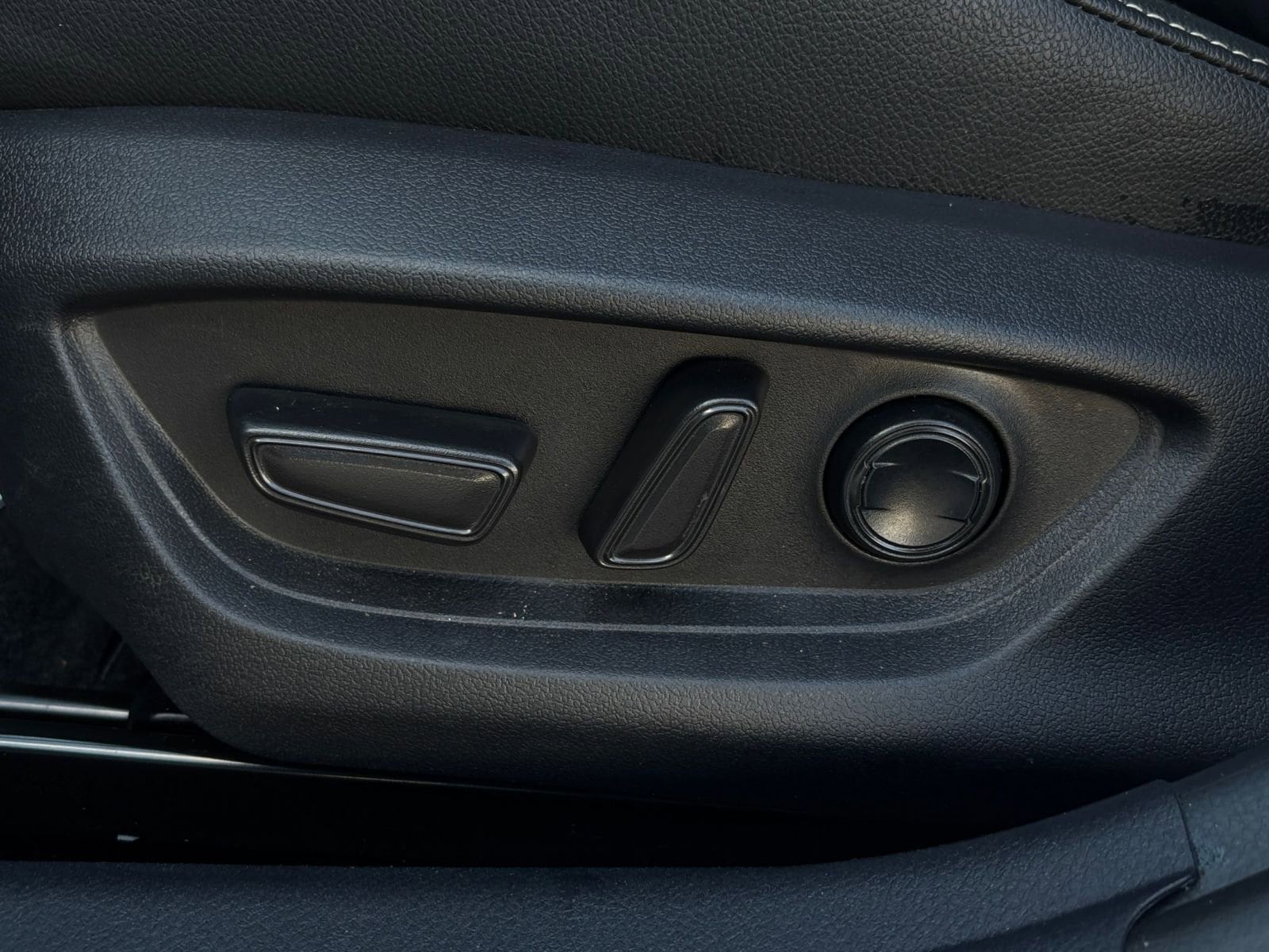 Thumbnail: 2025 Toyota Camry - 23