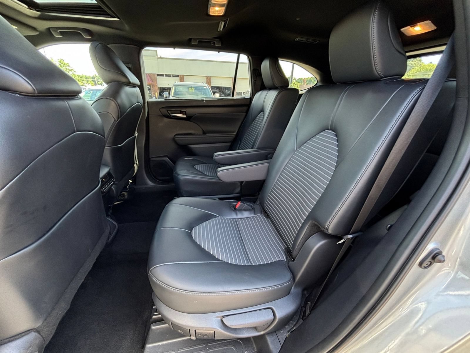 Thumbnail: 2025 Toyota Highlander - 27