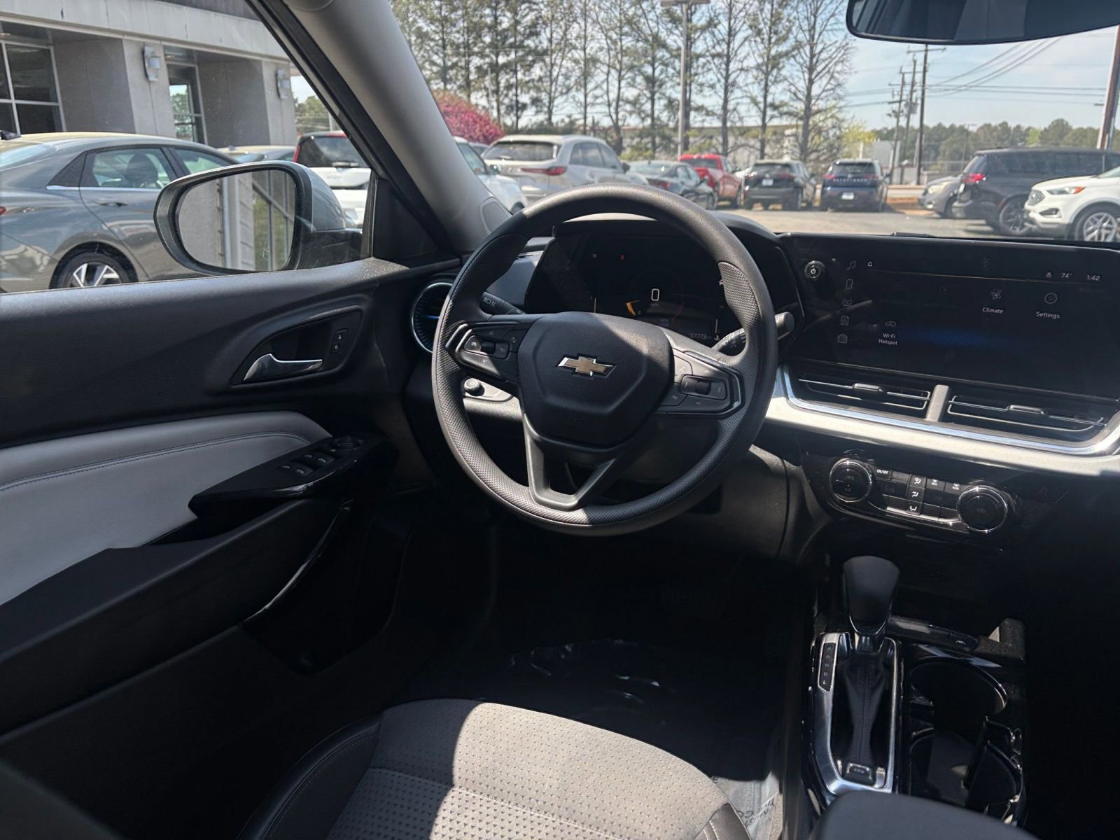 Thumbnail: 2025 Chevrolet Trax - 33