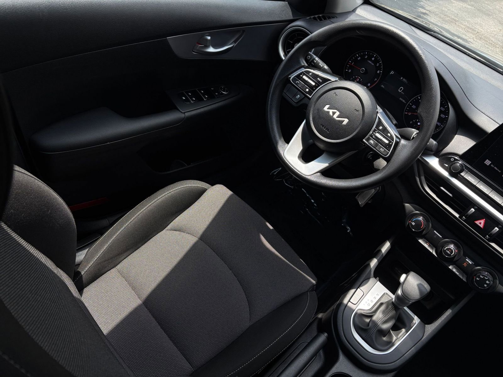 2024 Kia Forte LXS 32