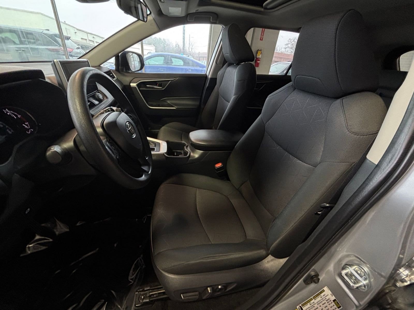 Thumbnail: 2025 Toyota RAV4 - 29