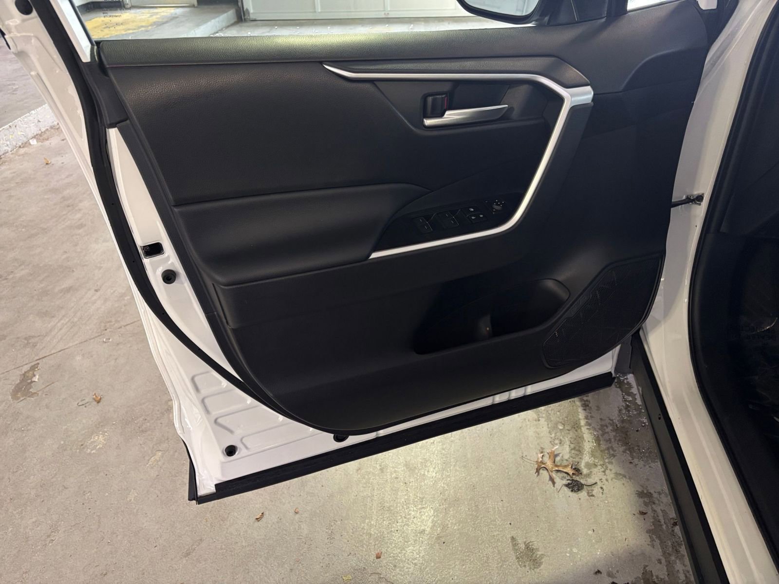 Thumbnail: 2025 Toyota RAV4 - 22