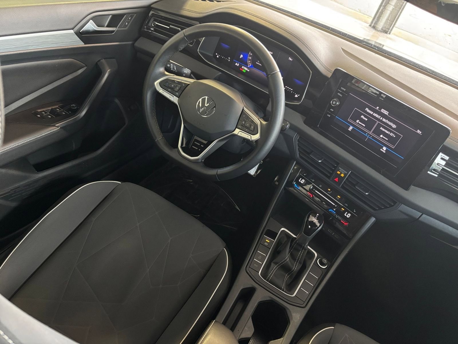 Thumbnail: 2025 Volkswagen Jetta - 32