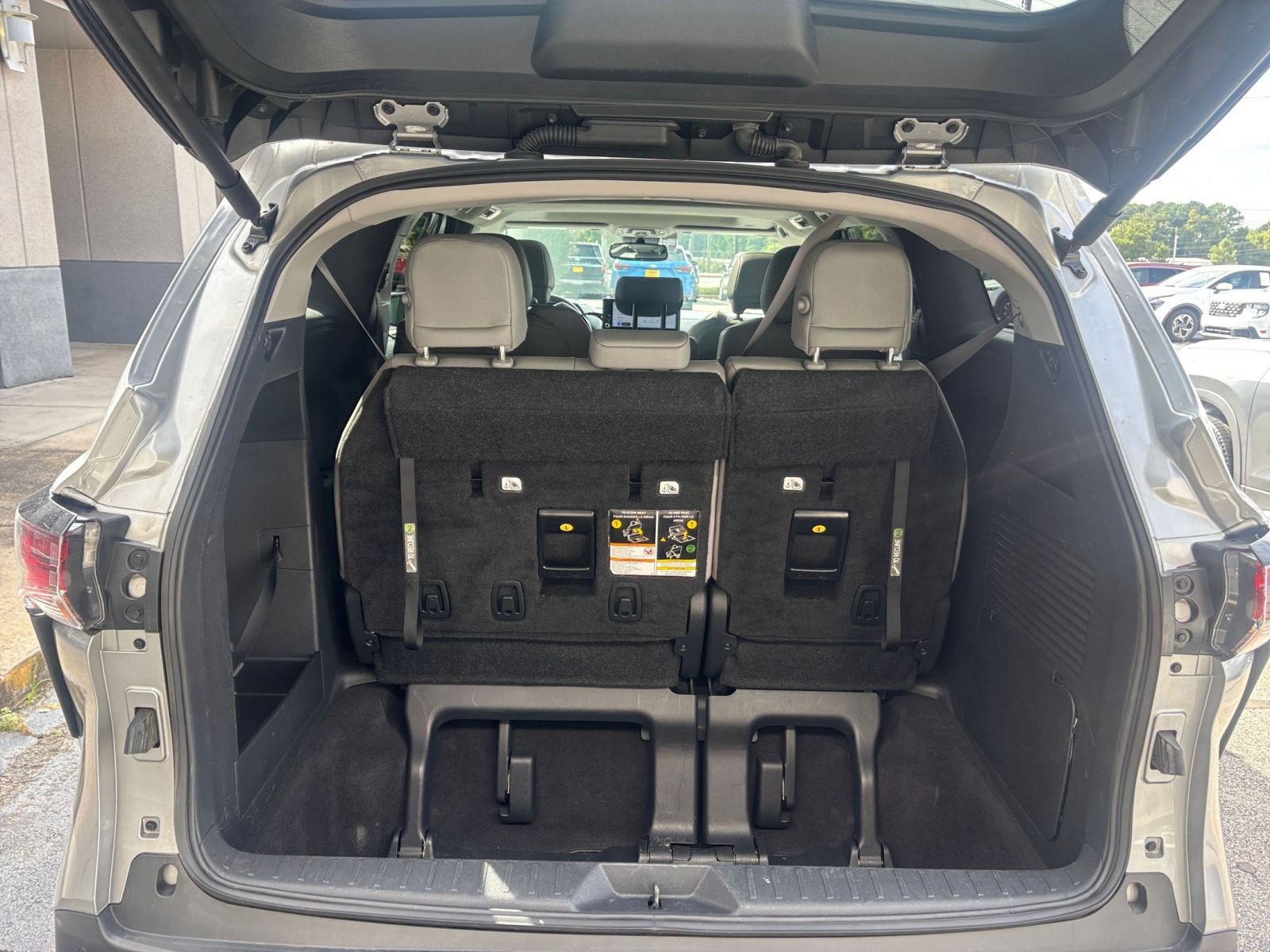 Thumbnail: 2025 Toyota Sienna - 33