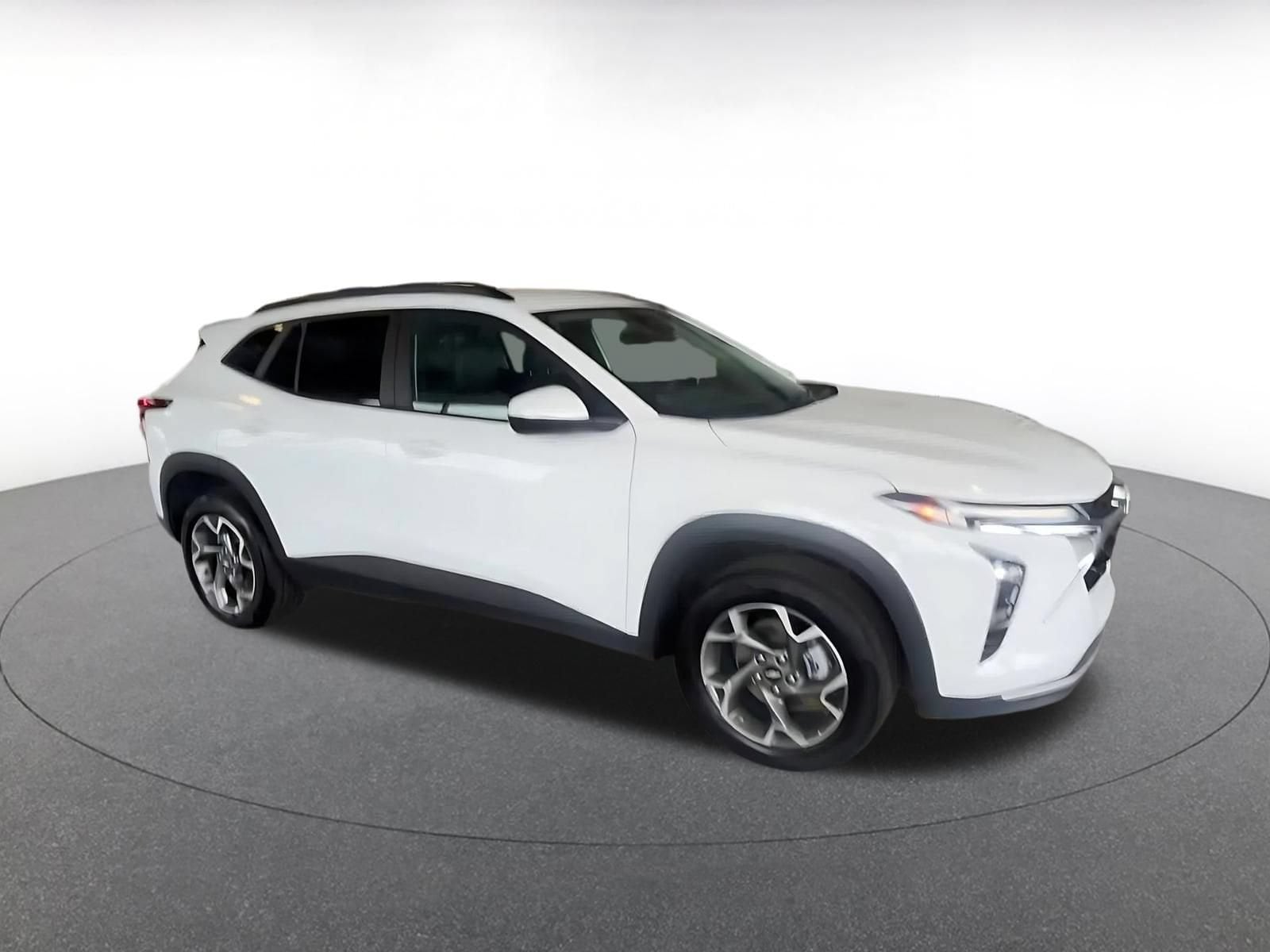 Thumbnail: 2025 Chevrolet Trax - 2