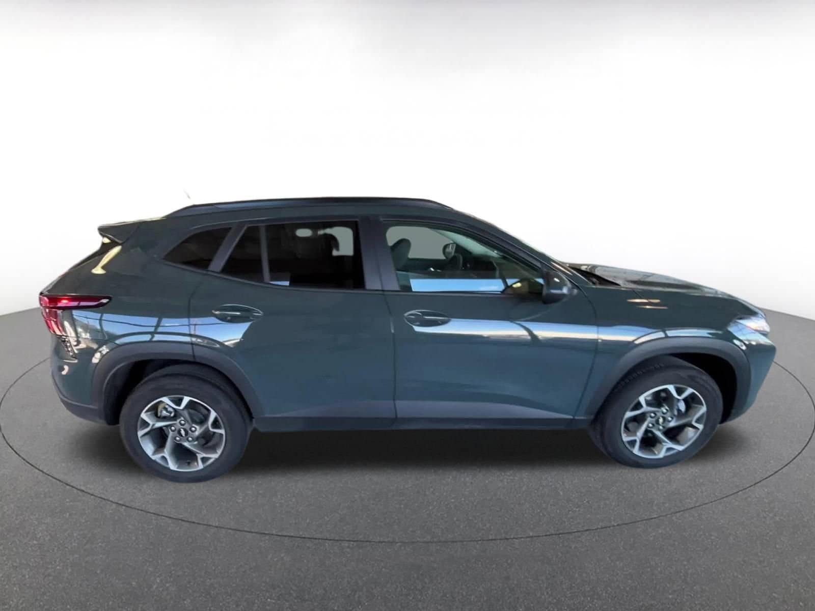 Thumbnail: 2025 Chevrolet Trax - 16