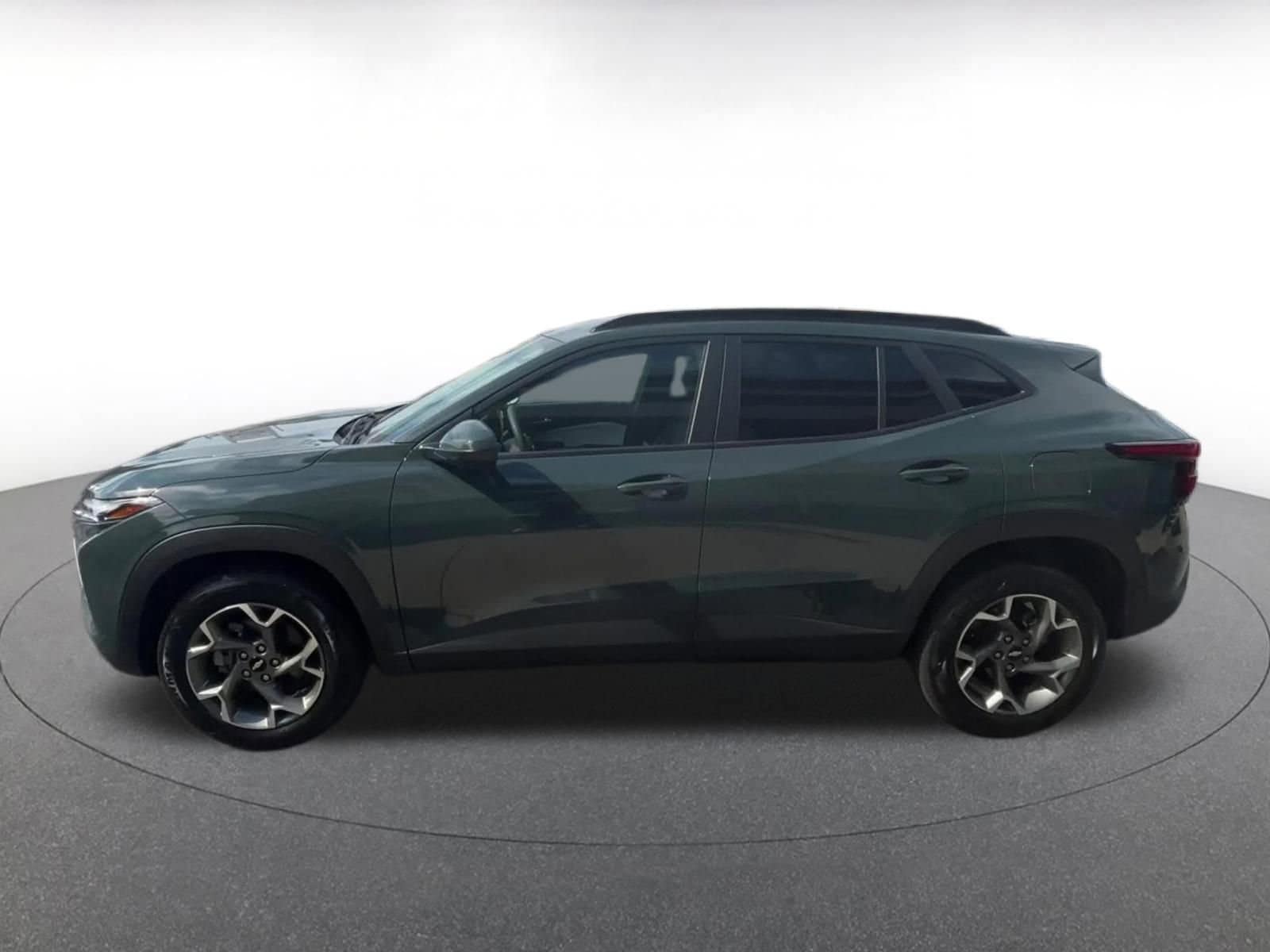 Thumbnail: 2025 Chevrolet Trax - 8
