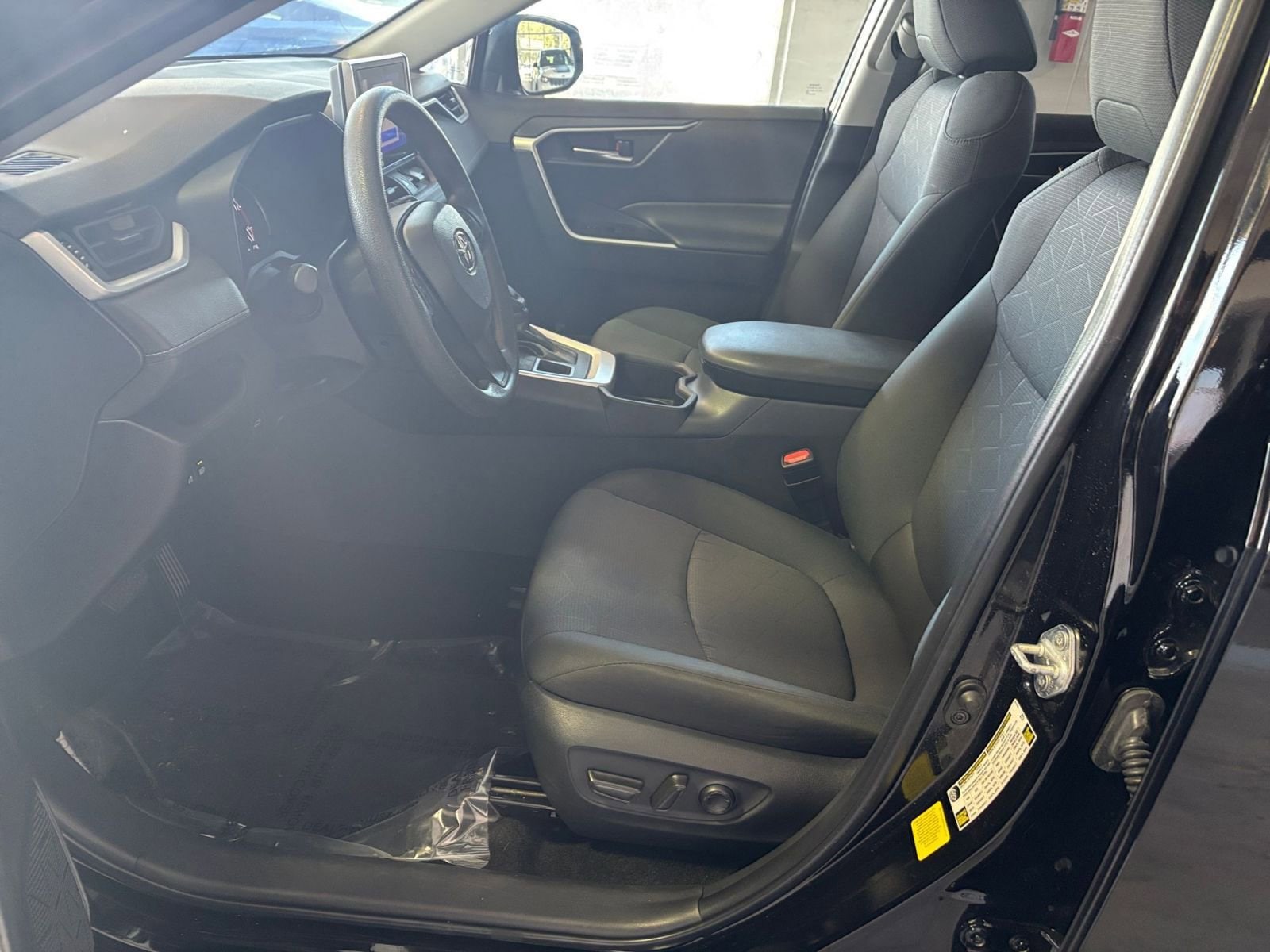 Thumbnail: 2025 Toyota RAV4 - 27