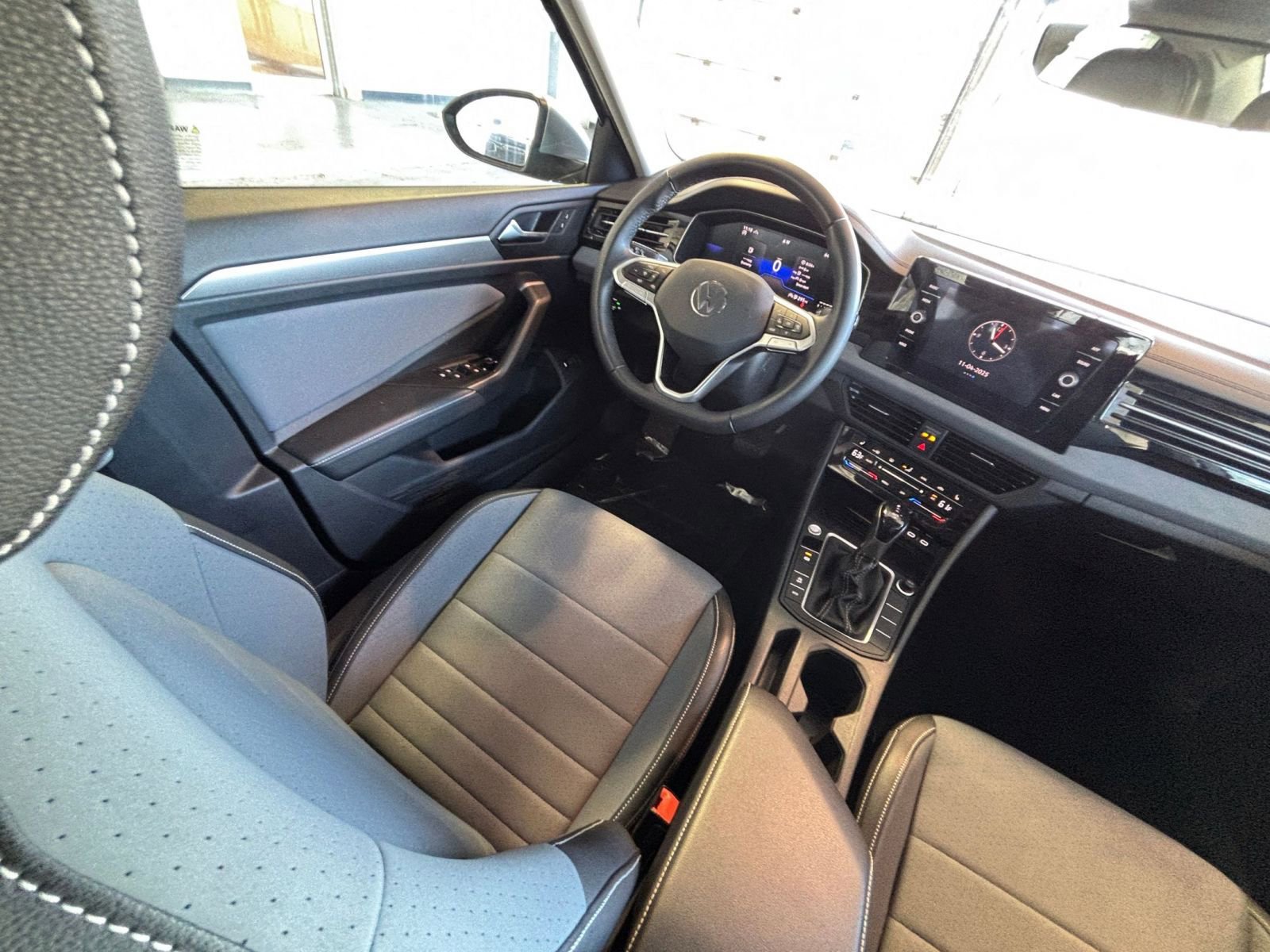 Thumbnail: 2025 Volkswagen Jetta - 33