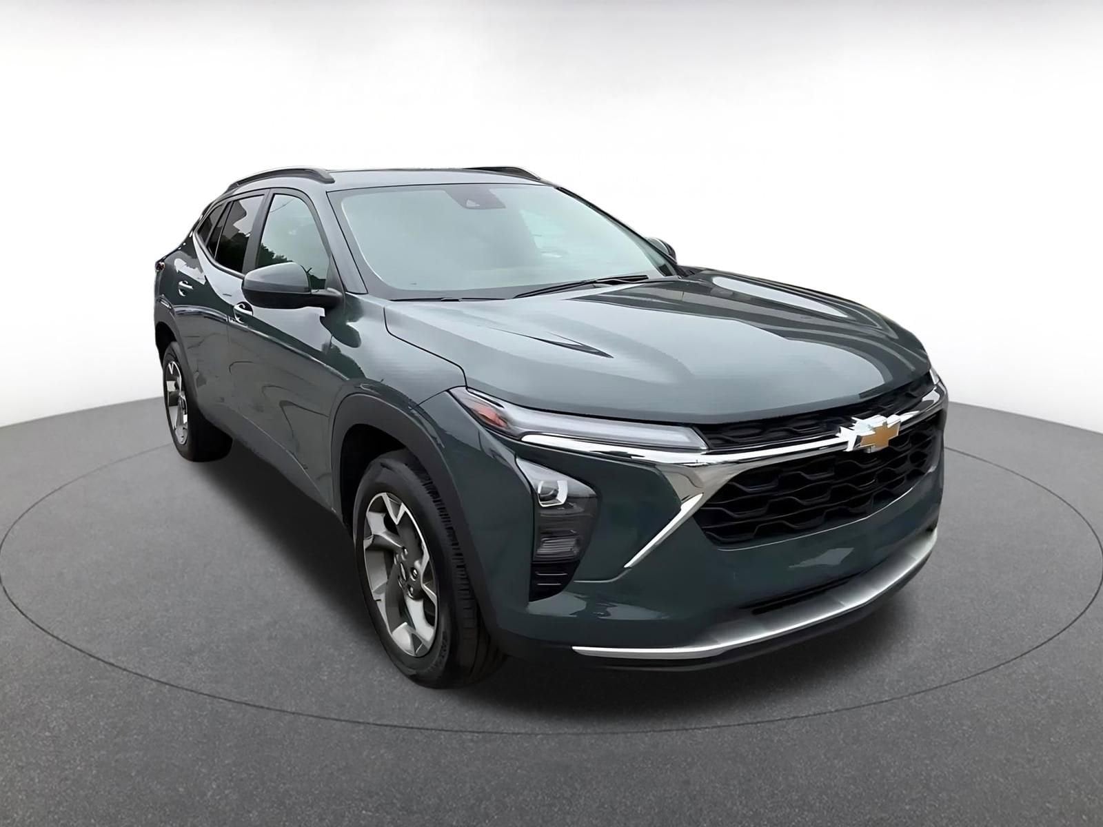 Thumbnail: 2025 Chevrolet Trax - 3